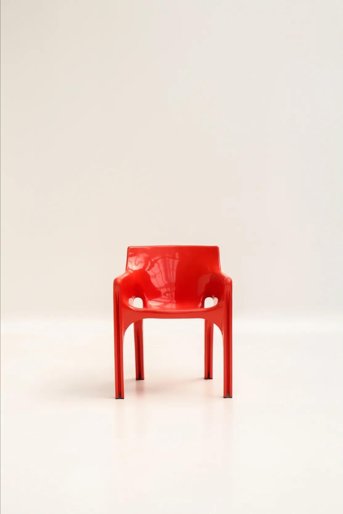 Fin du 20e siècle Chaises Gaudi rouges de Vico Magistretti pour Artemide, 1970, ensemble de 4 en vente