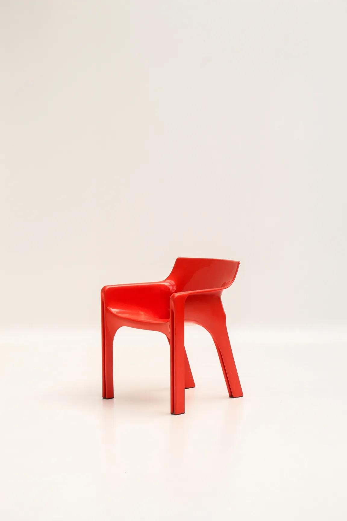Plastique Chaises Gaudi rouges de Vico Magistretti pour Artemide, 1970, ensemble de 4 en vente