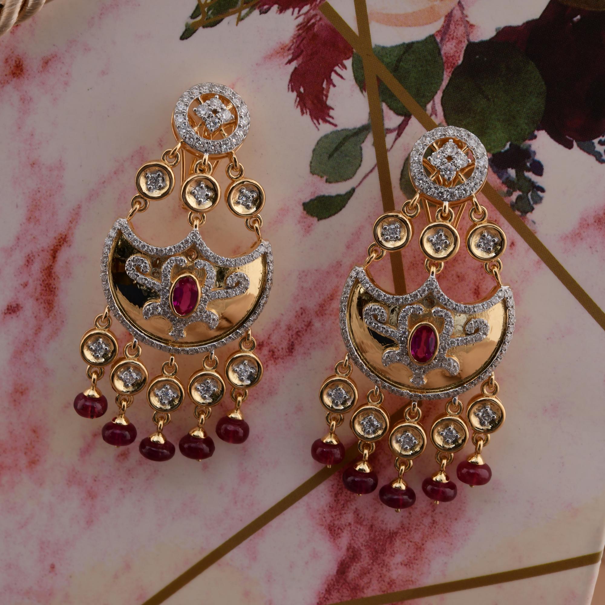 Donna Orecchini pendenti con gemma rossa SI/H Diamante rotondo in oro giallo 18 kt. in vendita