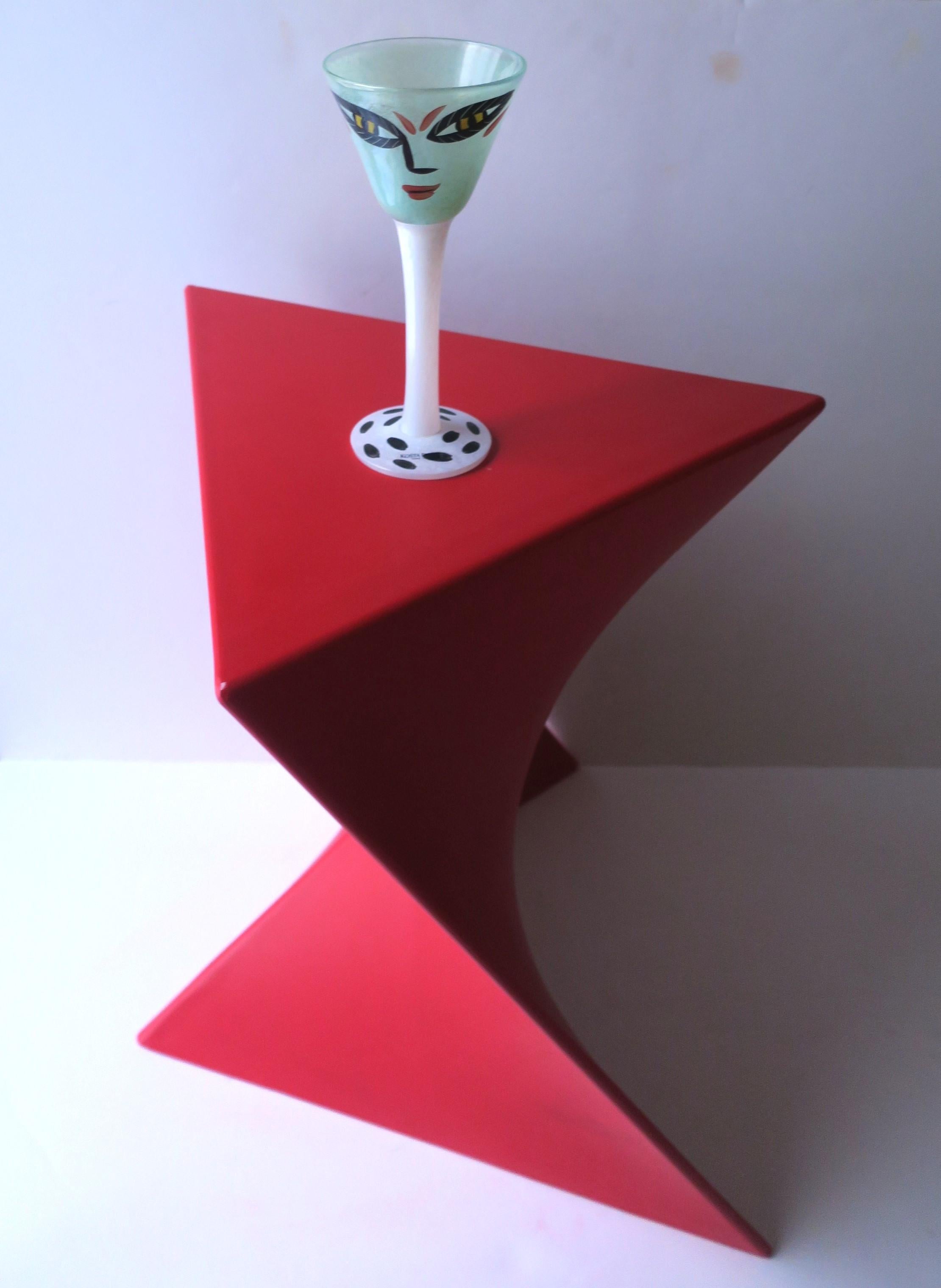 Table à boissons rouge en vente 2