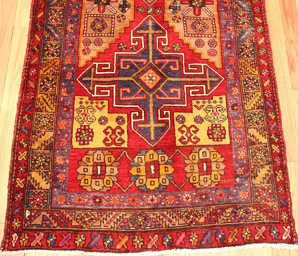 Persischer Heriz-Läufer im Vintage-Stil. 3 ft 7 in x 9 ft 6 in (Heriz Serapi) im Angebot