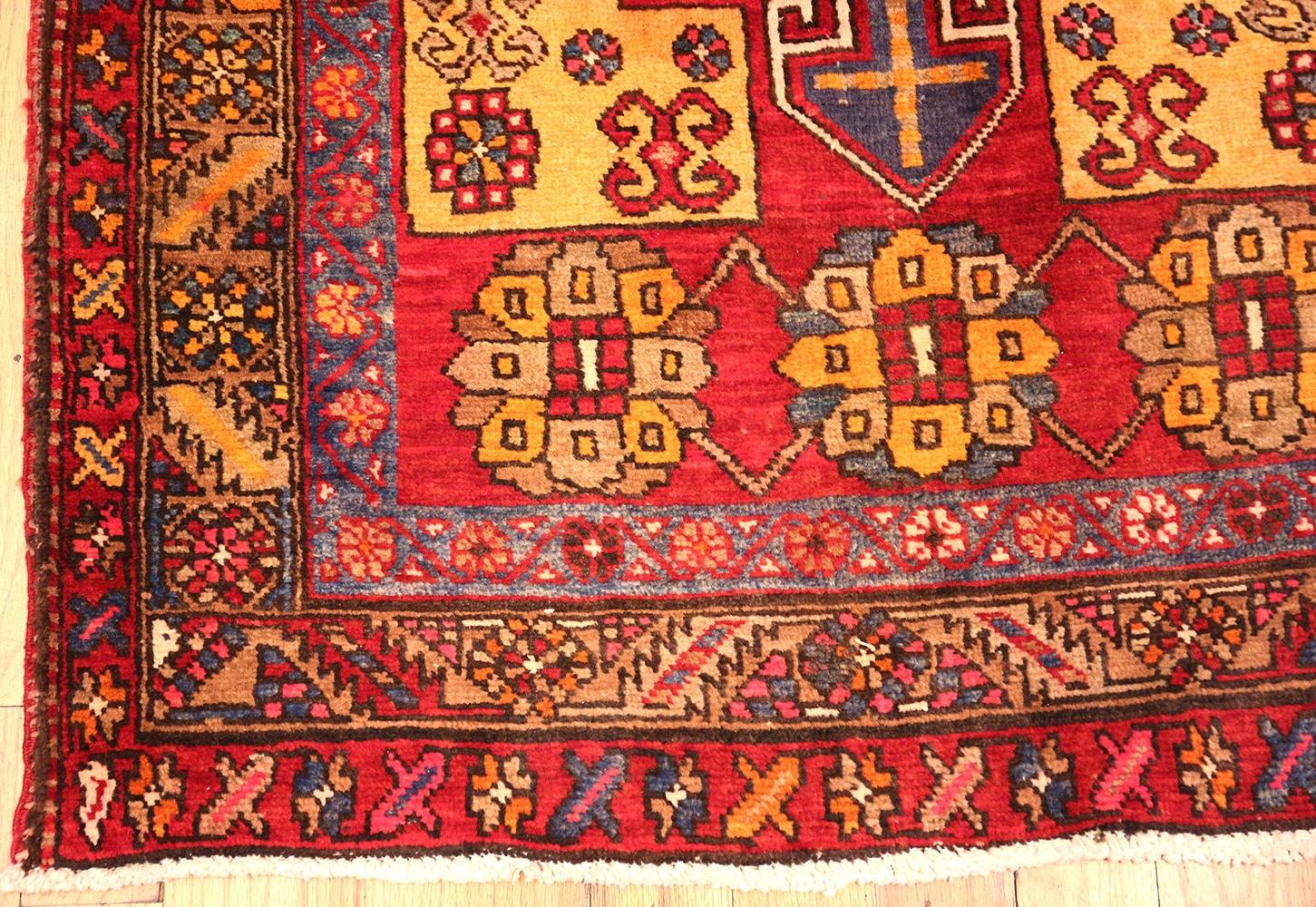 Persischer Heriz-Läufer im Vintage-Stil. 3 ft 7 in x 9 ft 6 in (Handgeknüpft) im Angebot