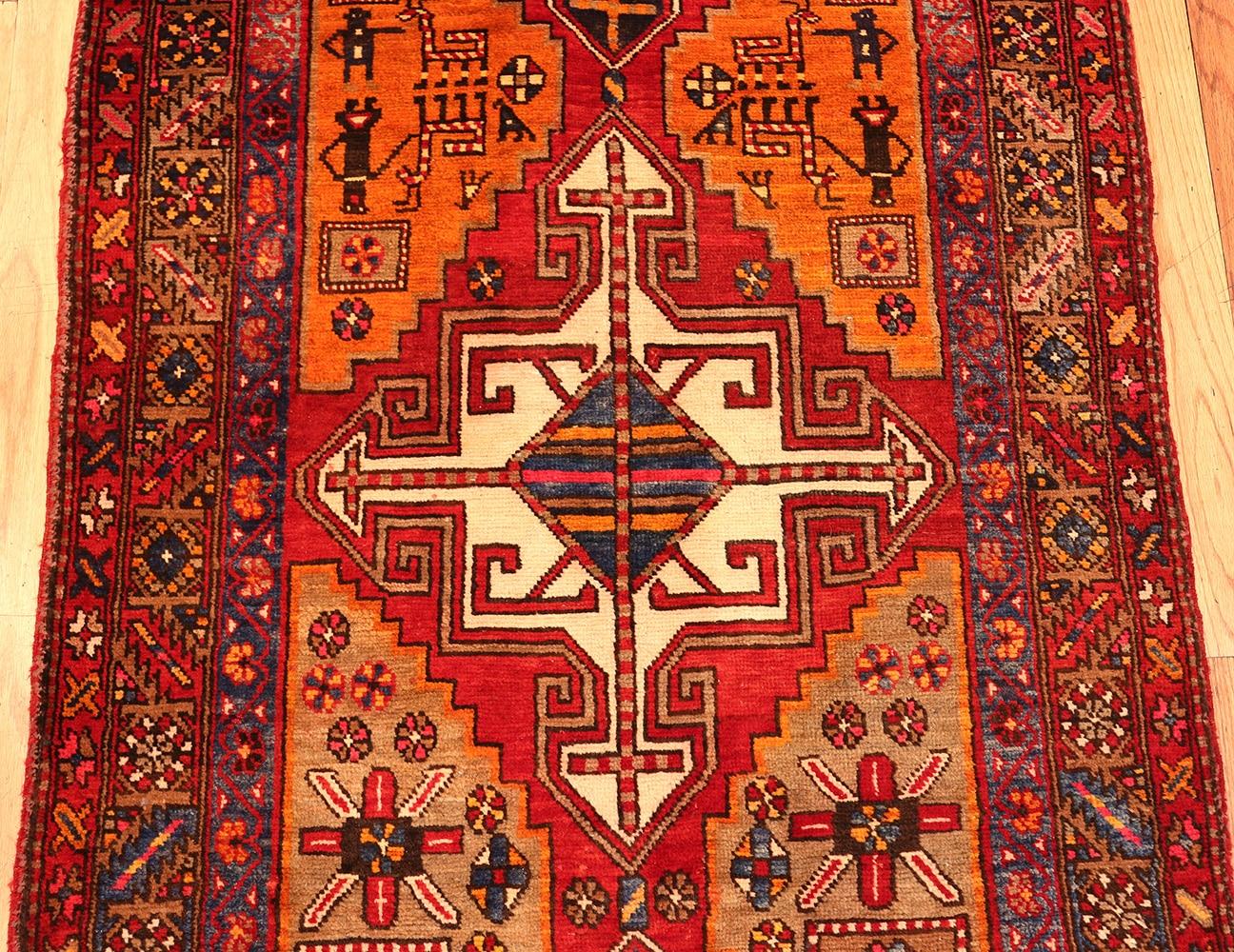 Persischer Heriz-Läufer im Vintage-Stil. 3 ft 7 in x 9 ft 6 in im Zustand „Gut“ im Angebot in New York, NY