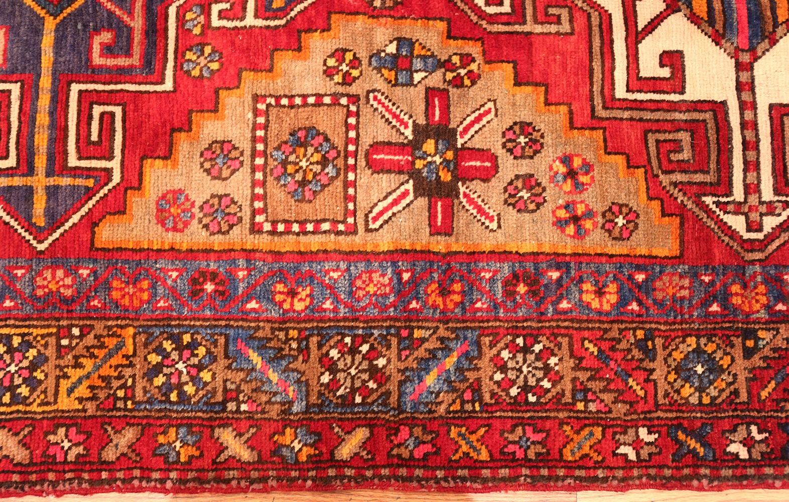 Persischer Heriz-Läufer im Vintage-Stil. 3 ft 7 in x 9 ft 6 in (20. Jahrhundert) im Angebot