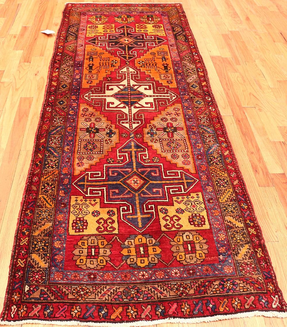 Vintage Persian Heriz Runner Rug. 3 ft 7 in x 9 ft 6 in  For Sale 2