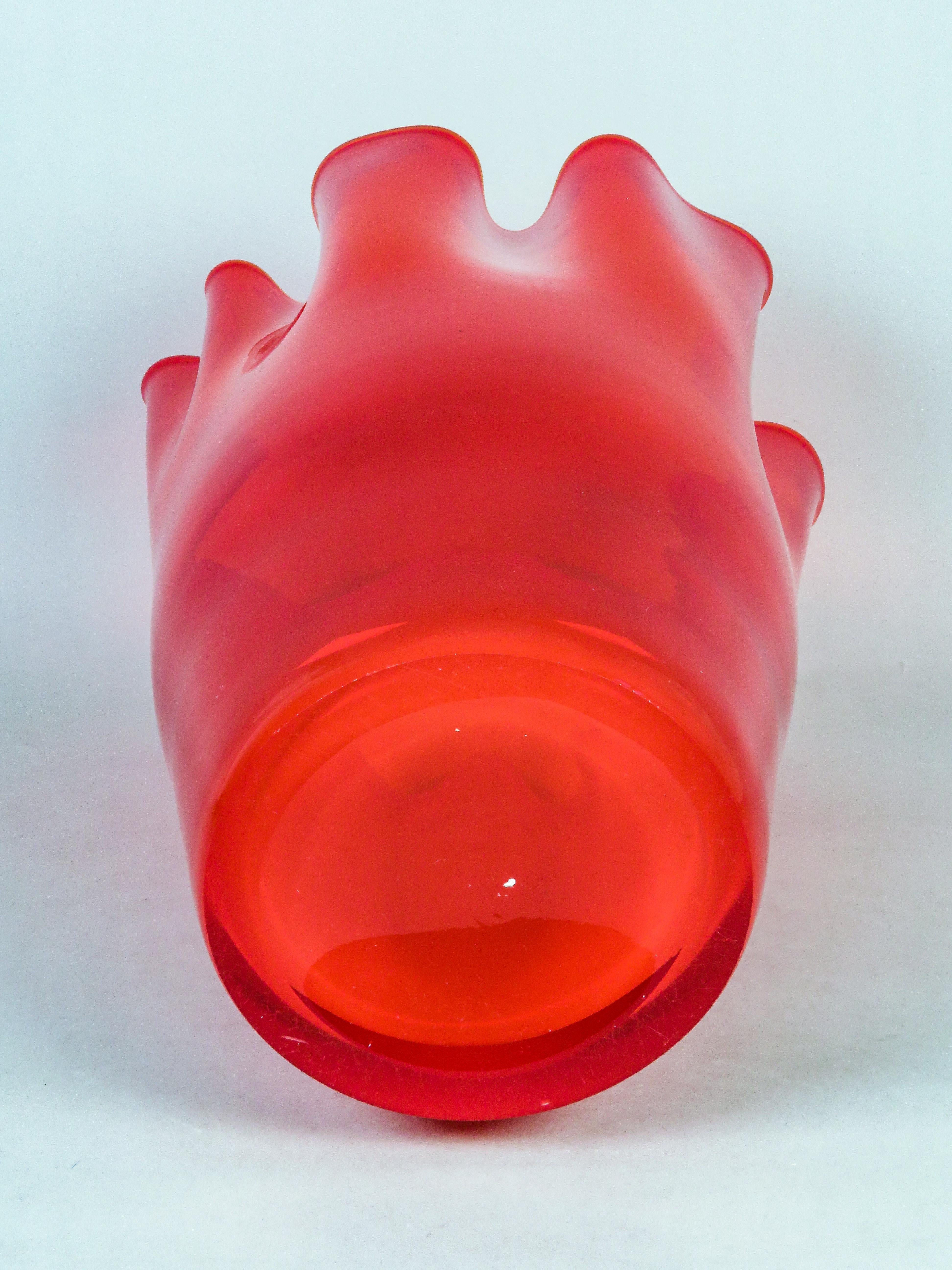 Red glass fazzoletto vase, designed by Fulvio Bianconi for Venin For Sale 5