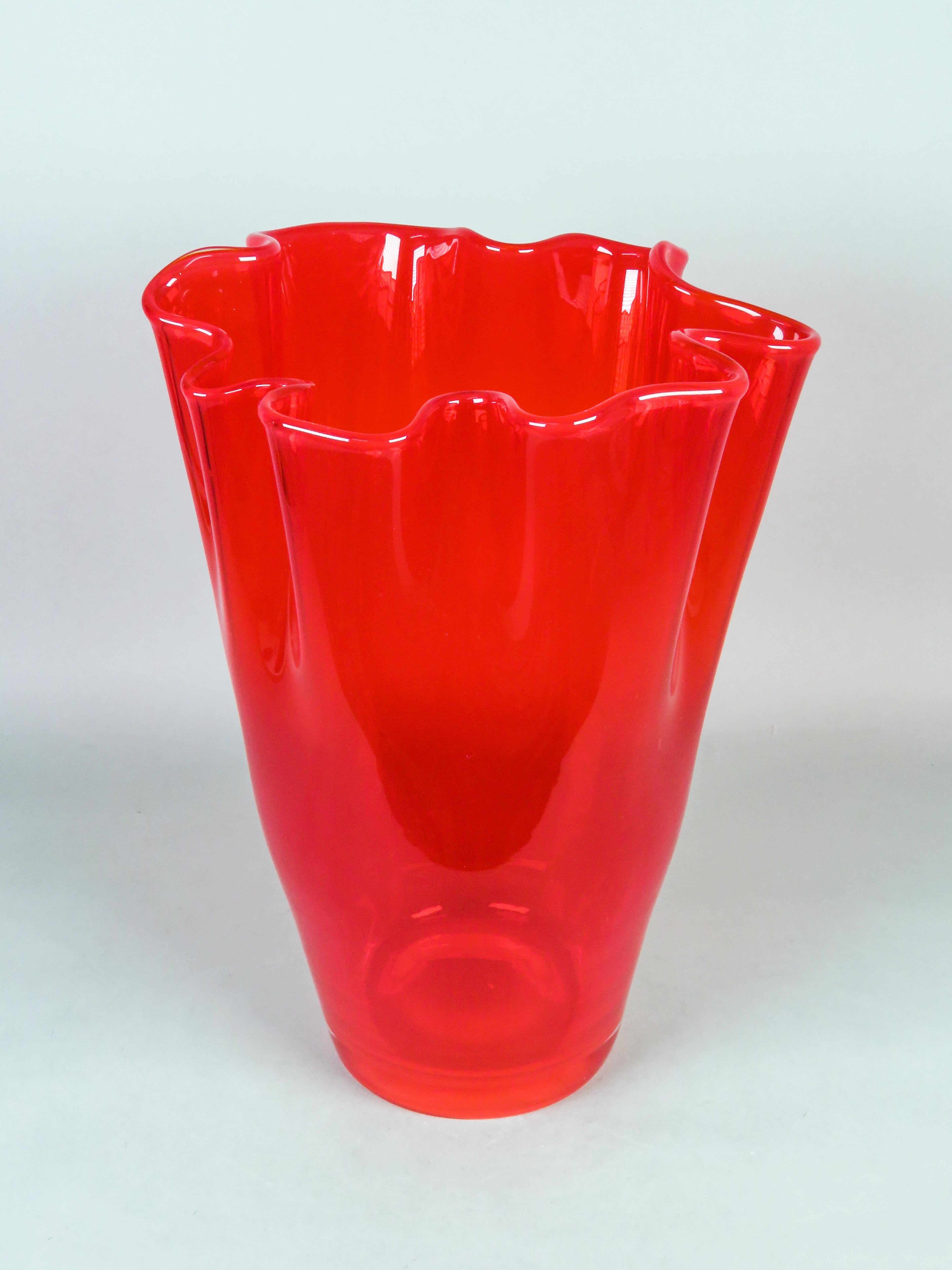 Red glass fazzoletto vase, designed by Fulvio Bianconi for Venini, Italy, c. 1970.
Dimensions: 38 cm high x 28 cm maximum diameter.