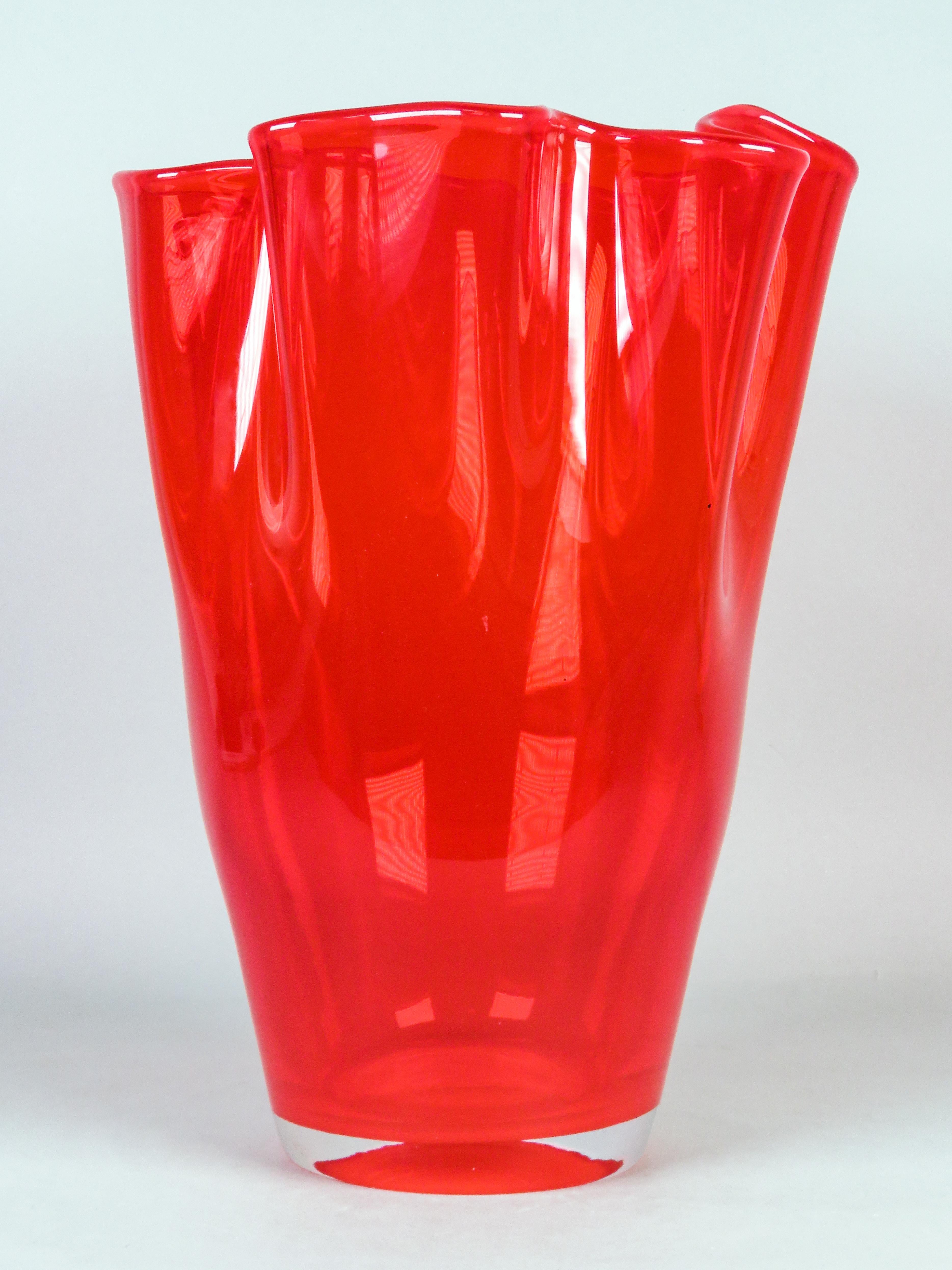 Red glass fazzoletto vase, designed by Fulvio Bianconi for Venin For Sale 1
