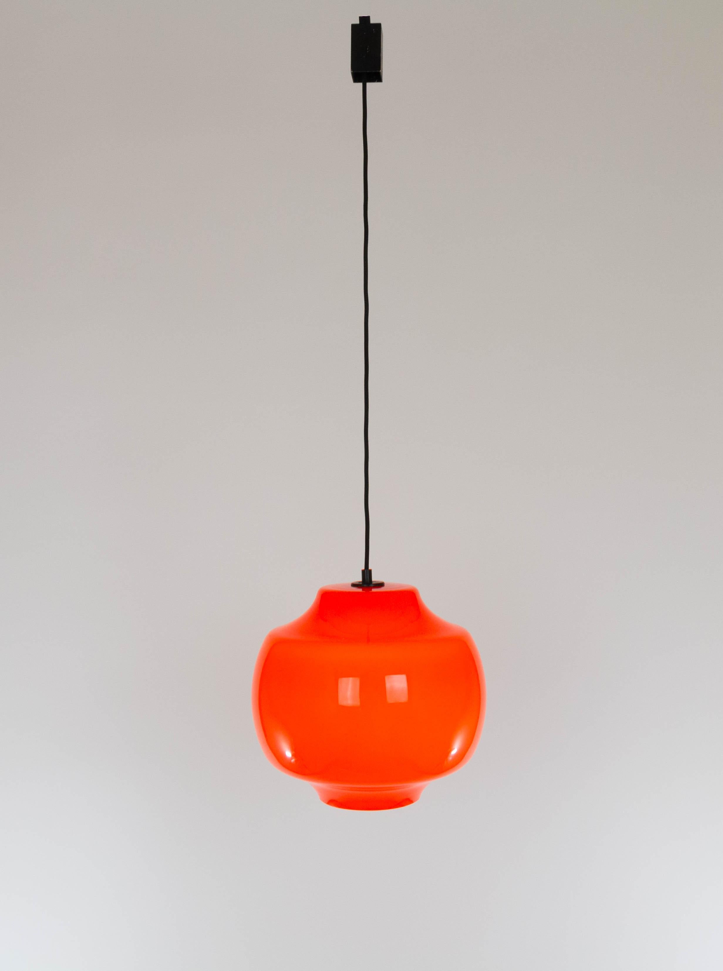 Mid-Century Modern Red glass pendant by Alessandro Pianon for Vistosi, 1960s For Sale