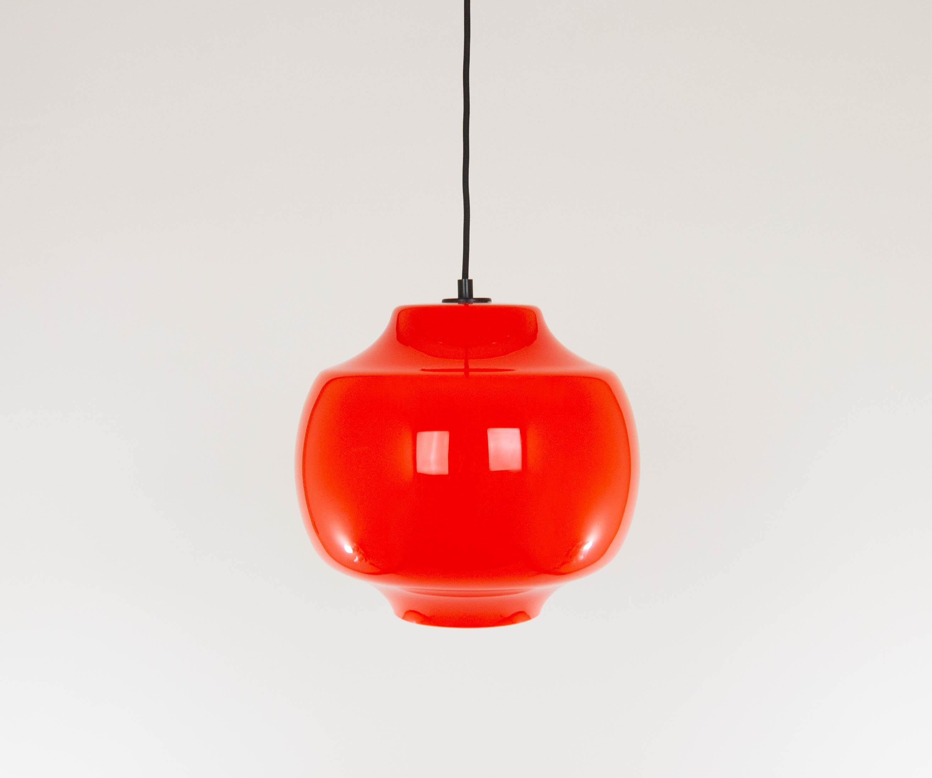 Italian Red glass pendant by Alessandro Pianon for Vistosi, 1960s For Sale