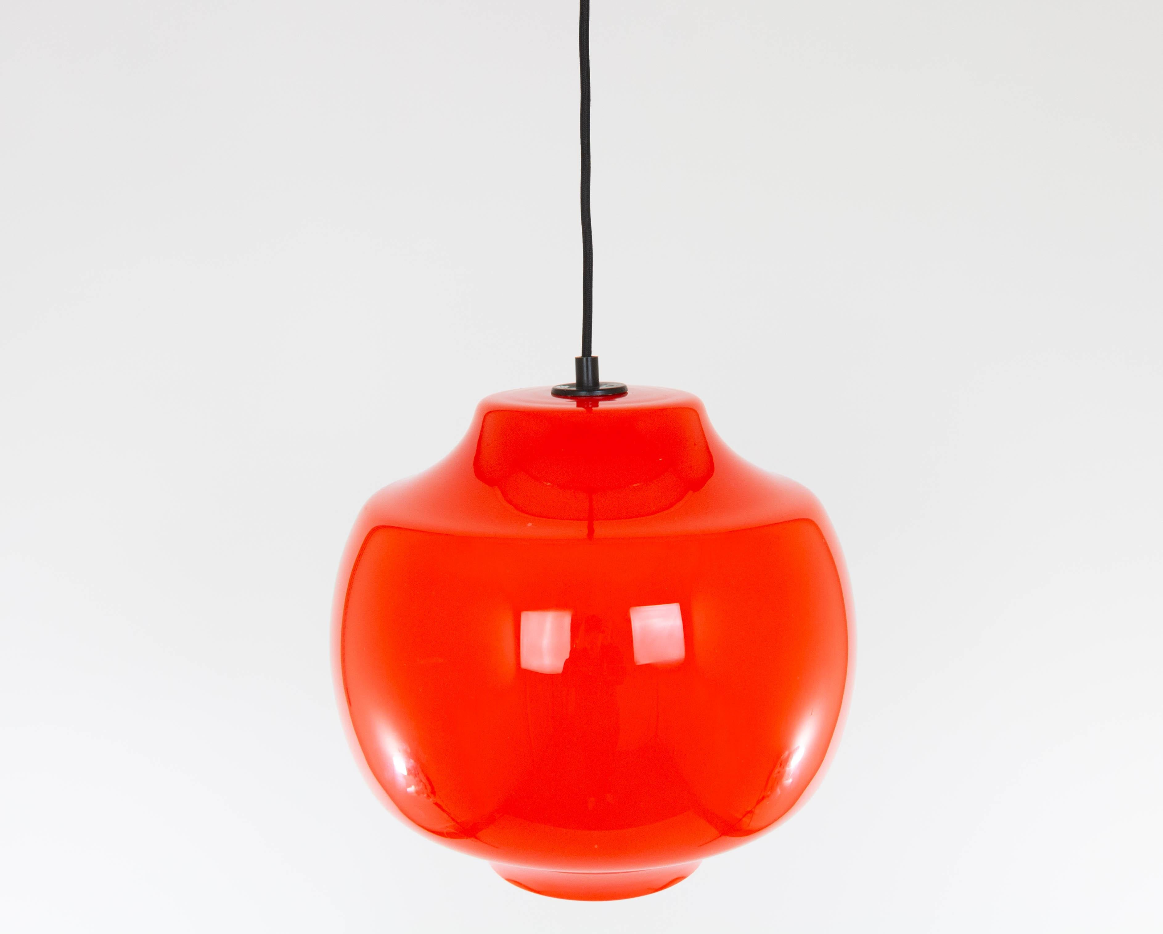 Mid-20th Century Red glass pendant by Alessandro Pianon for Vistosi, 1960s For Sale