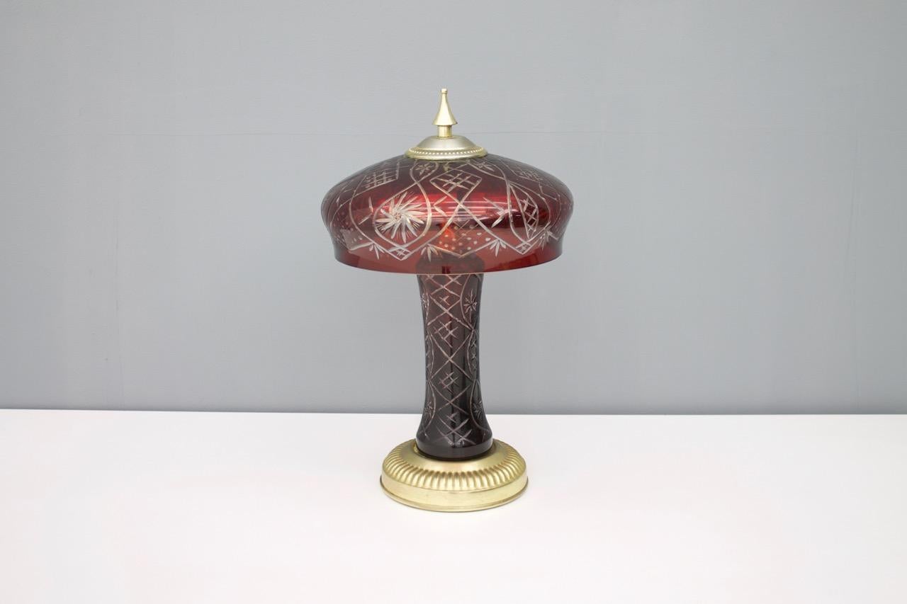 Red Glass Table Lamp with Brass Base, France, 1950s In Good Condition For Sale In Frankfurt / Dreieich, DE