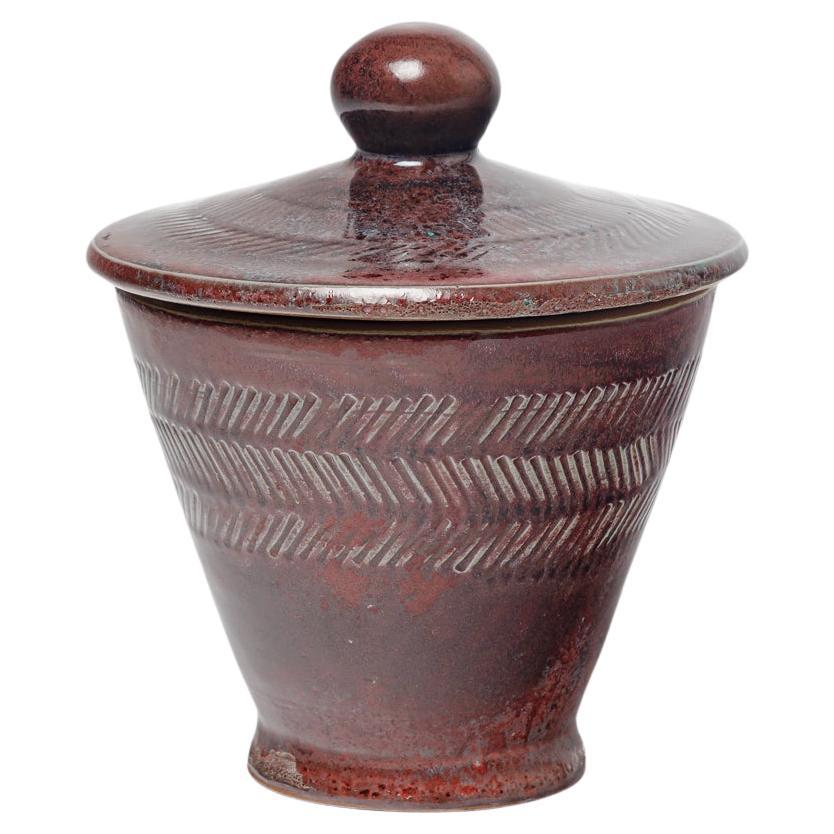 Pot couvert en céramique émaillée rouge de Jean Maubrou, vers 1940-1950