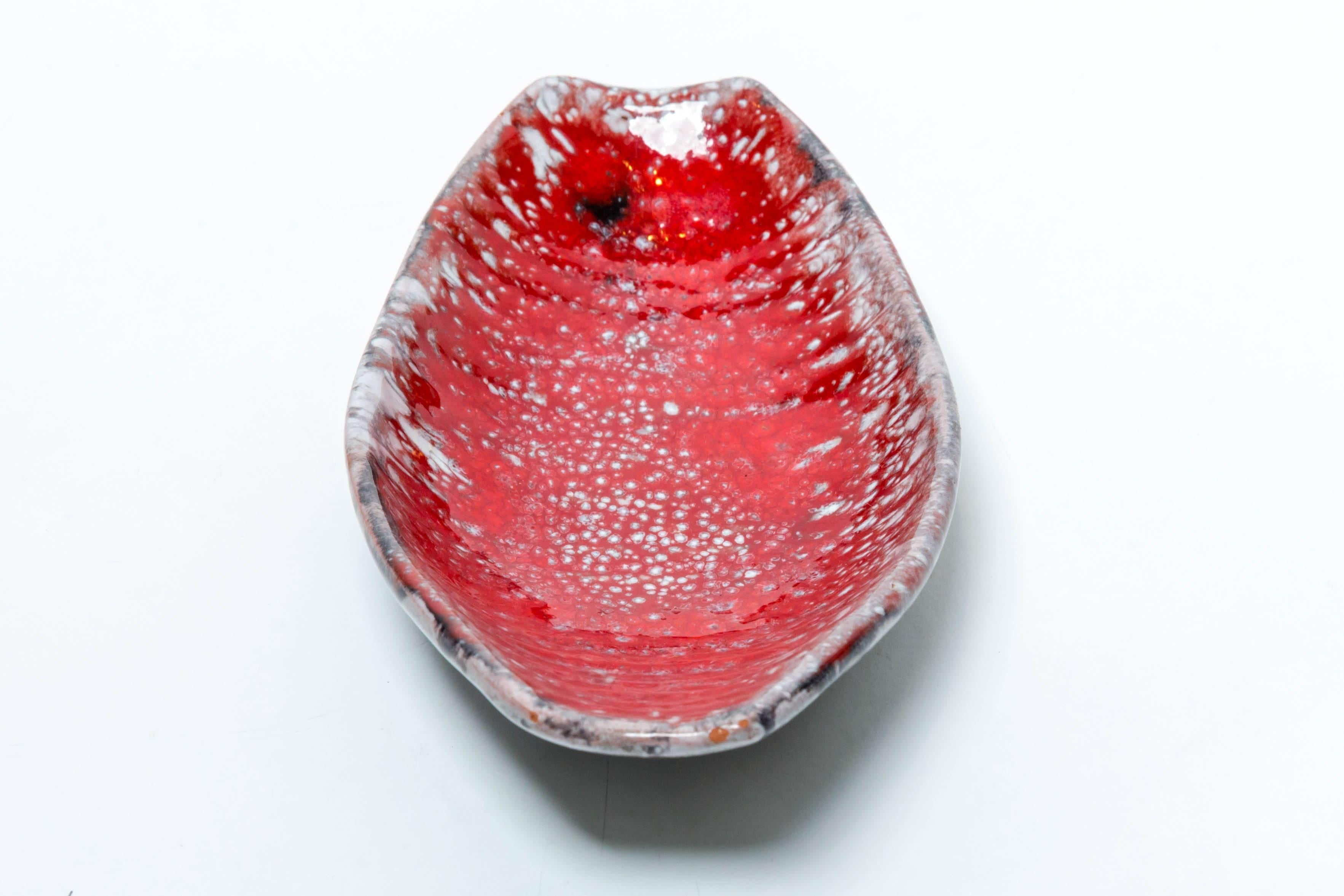 Red glazed ceramic dish by Arlette Roux Juan, France, 1950
Signature on reverse.