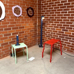 „Red Glitch Modern Bug Table“, maßgefertigter RAL-Beistelltisch „Bug“ von oitoproducts