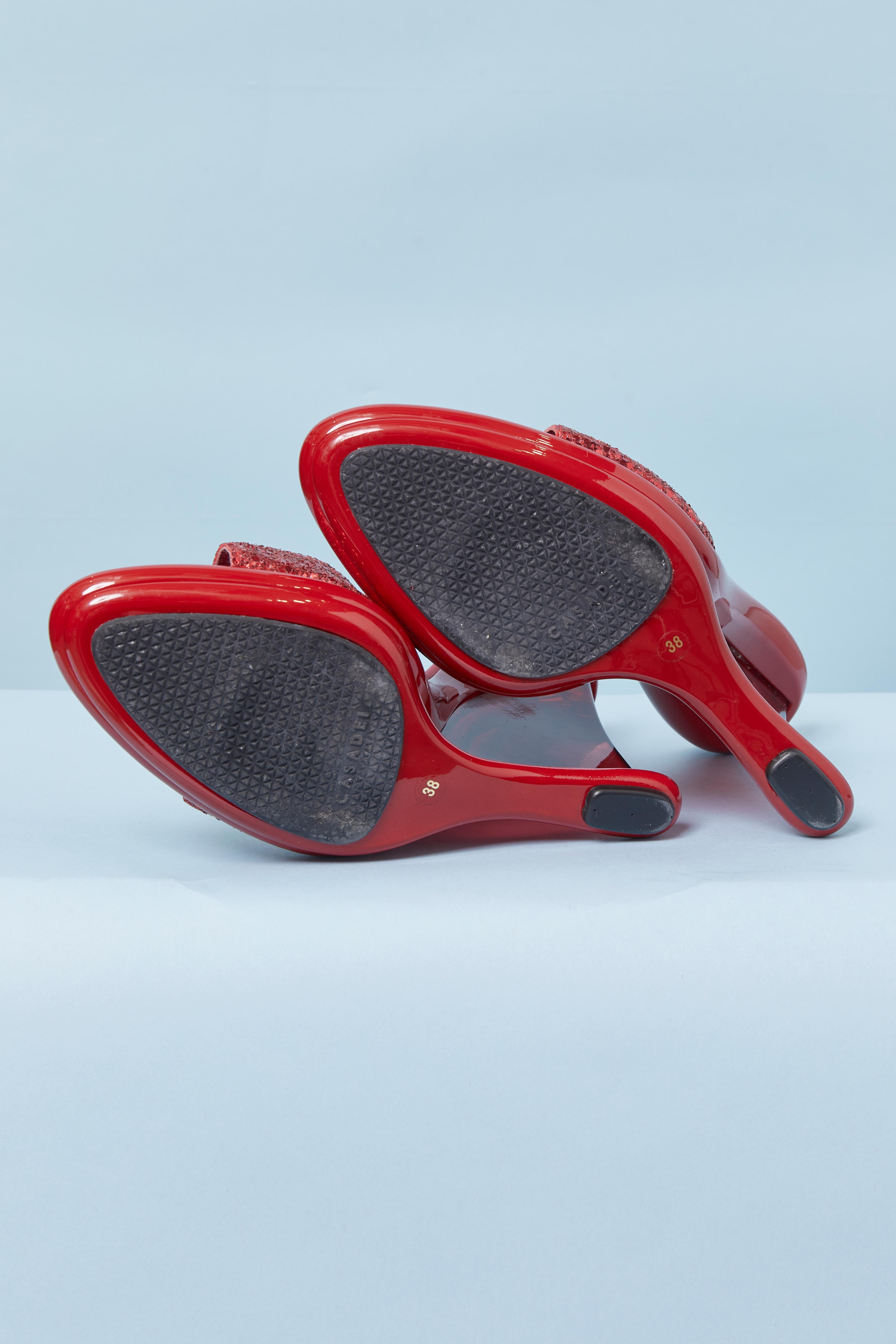 Mules rojos de purpurina y piel con tacón rojo de plexiglás transparente CASADEI en venta 1