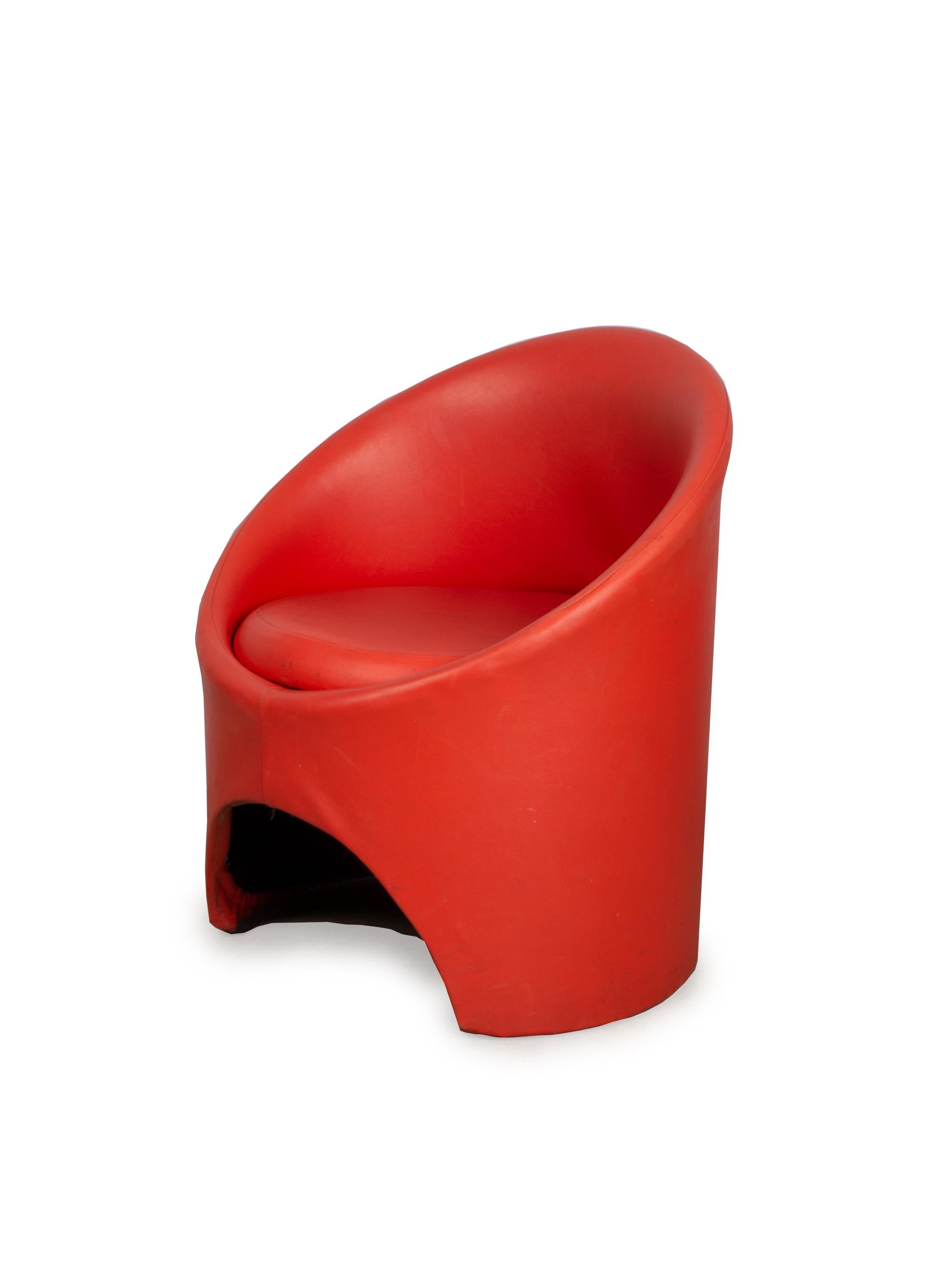 Red 'Gogo' tub chair by Roger Bennett for Evans High Wycombe
In vintage condition. Light wear consistent with age. The red vinyl has a few marks.