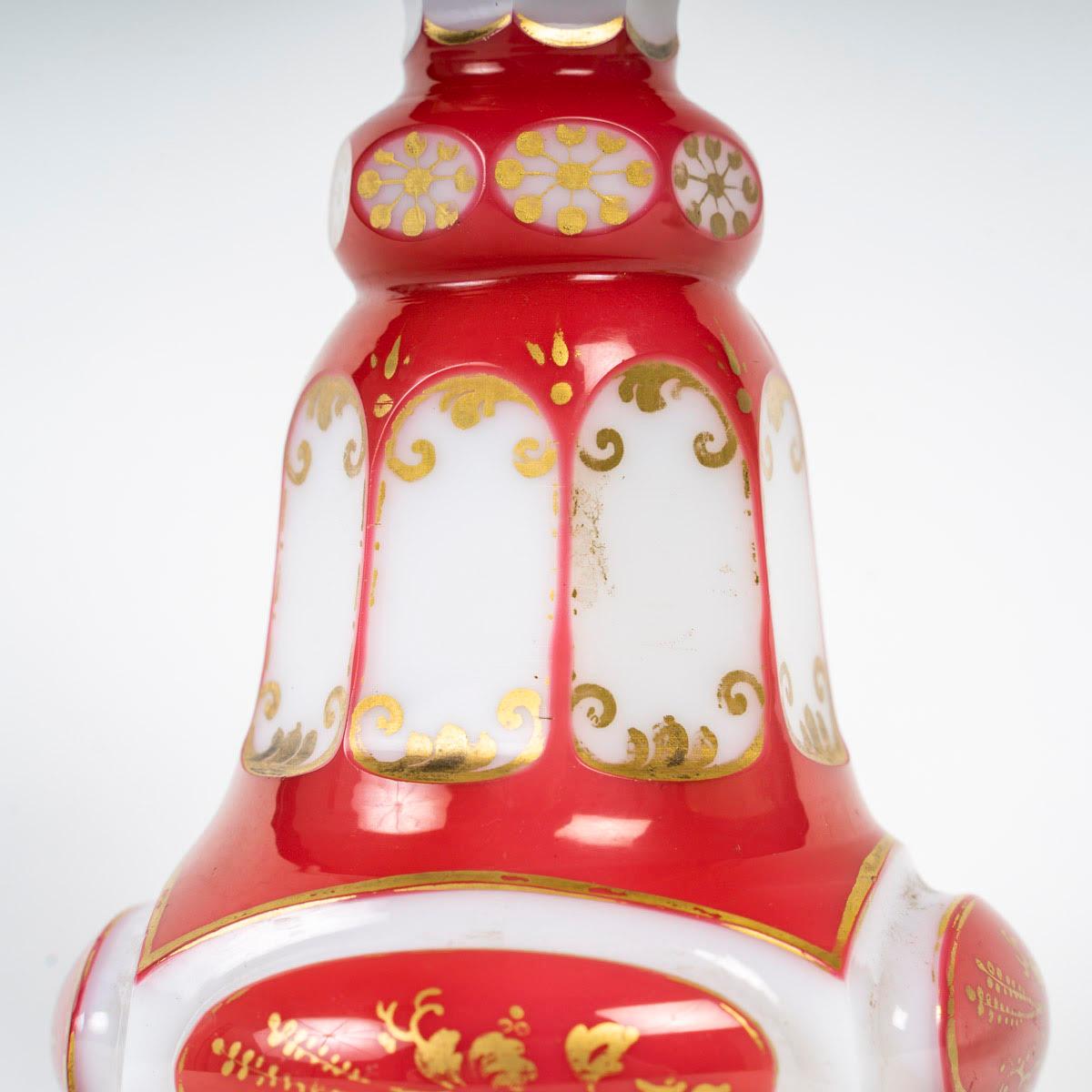 Red, Gold and White Opaline Overlay Bottle, 19th Century, Napoleon III Period. In Good Condition For Sale In Saint-Ouen, FR