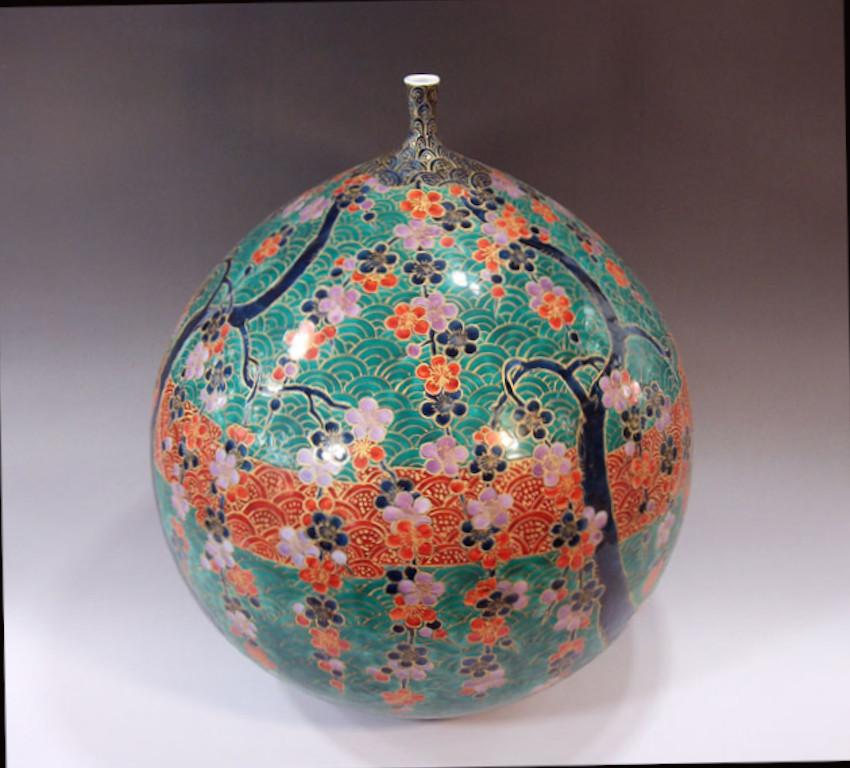 Exqusite Japanese contemporary porcelain decorative vase, intricately gilded and hand painted in vivid green, red and deep blue on an ovoid porcelain body in a stunningly beautiful shape, a signed work by highly acclaimed Japanese master porcelain
