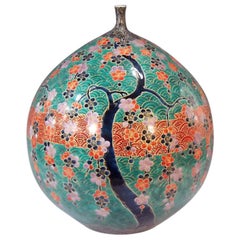 Japanische Vase aus Porzellan von Meisterkünstlermeister in Grün, Schwarz, Gold und Rot, 2