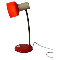 Lámpara de mesa roja con cuello de cisne y pantalla ajustable, estilo «Space Age» vintage de los años 70