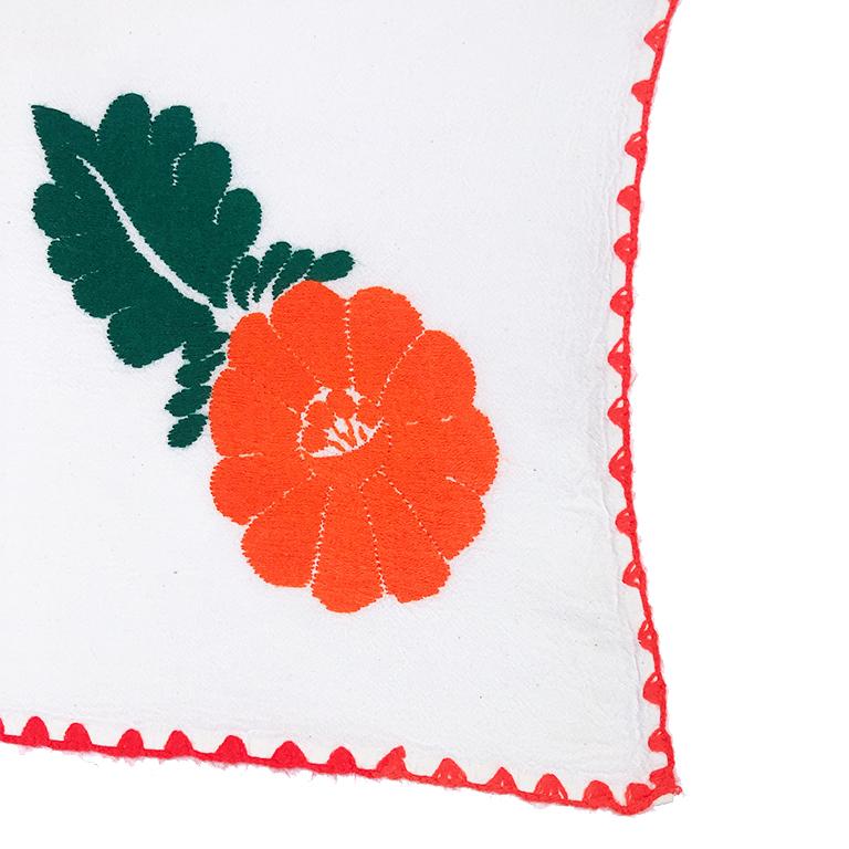 Mid-Century Modern Red Green Floral Hibiscus Handstitched Crocheted Linen Tablecloth Table Runner For Sale