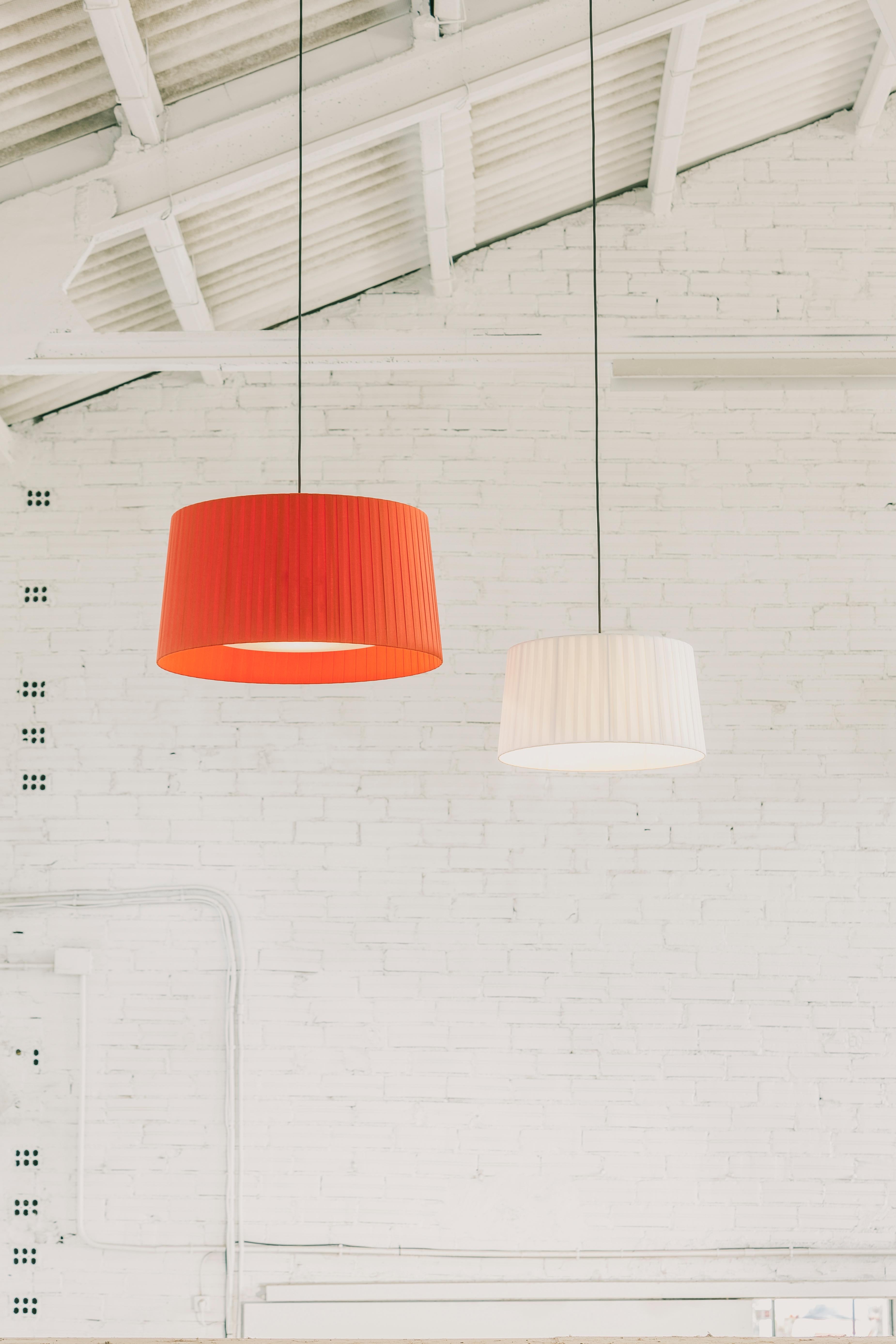 Red GT5 Pendant Lamp by Santa & Cole In New Condition For Sale In Geneve, CH