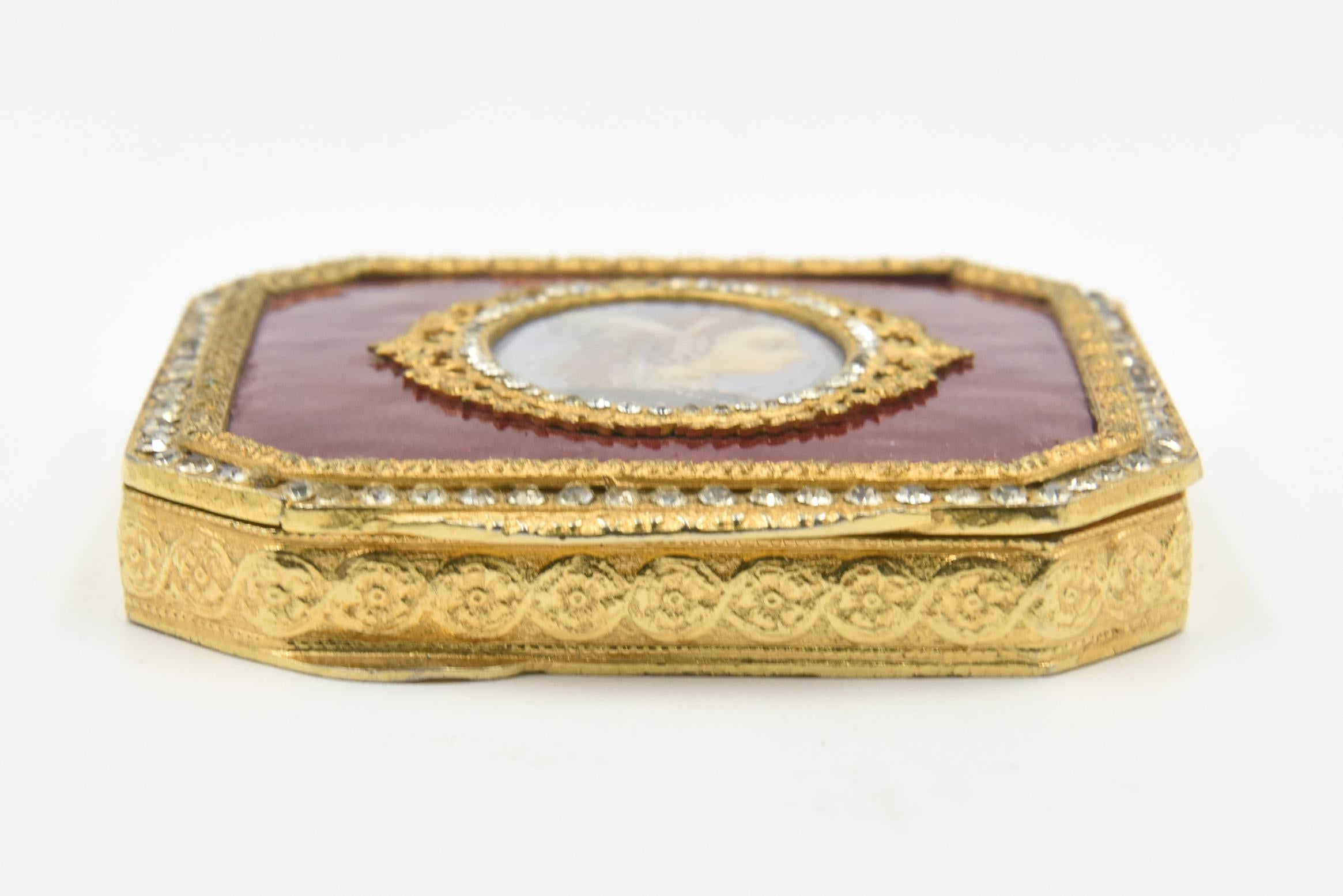 Red Guilloche Enamel Gilt Portrait of Period Lady Compact Powder or Pill Box For Sale 2