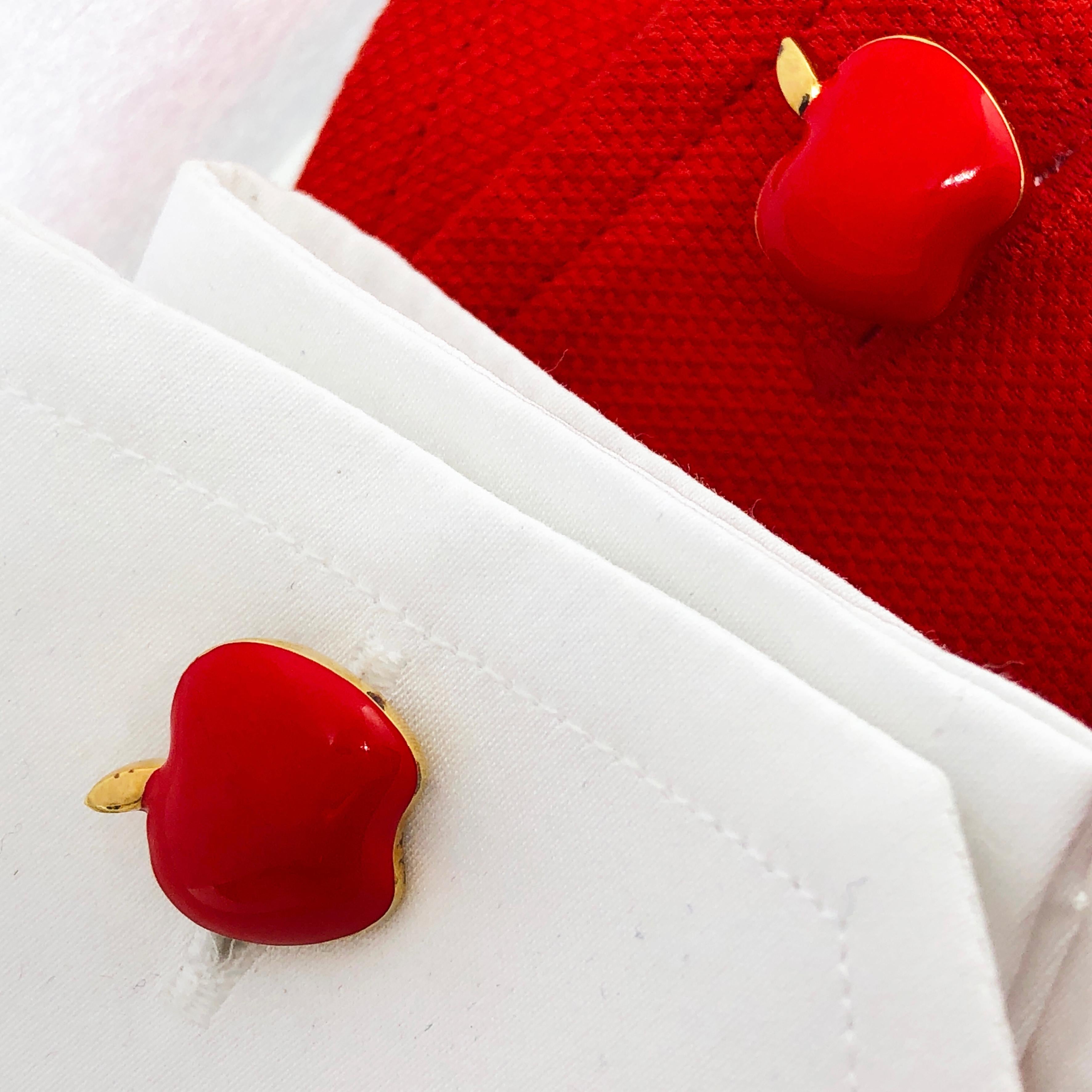 Berca Rote, hand emaillierte, Apfelförmige, vergoldete Manschettenknöpfe aus Sterlingsilber im Angebot 9
