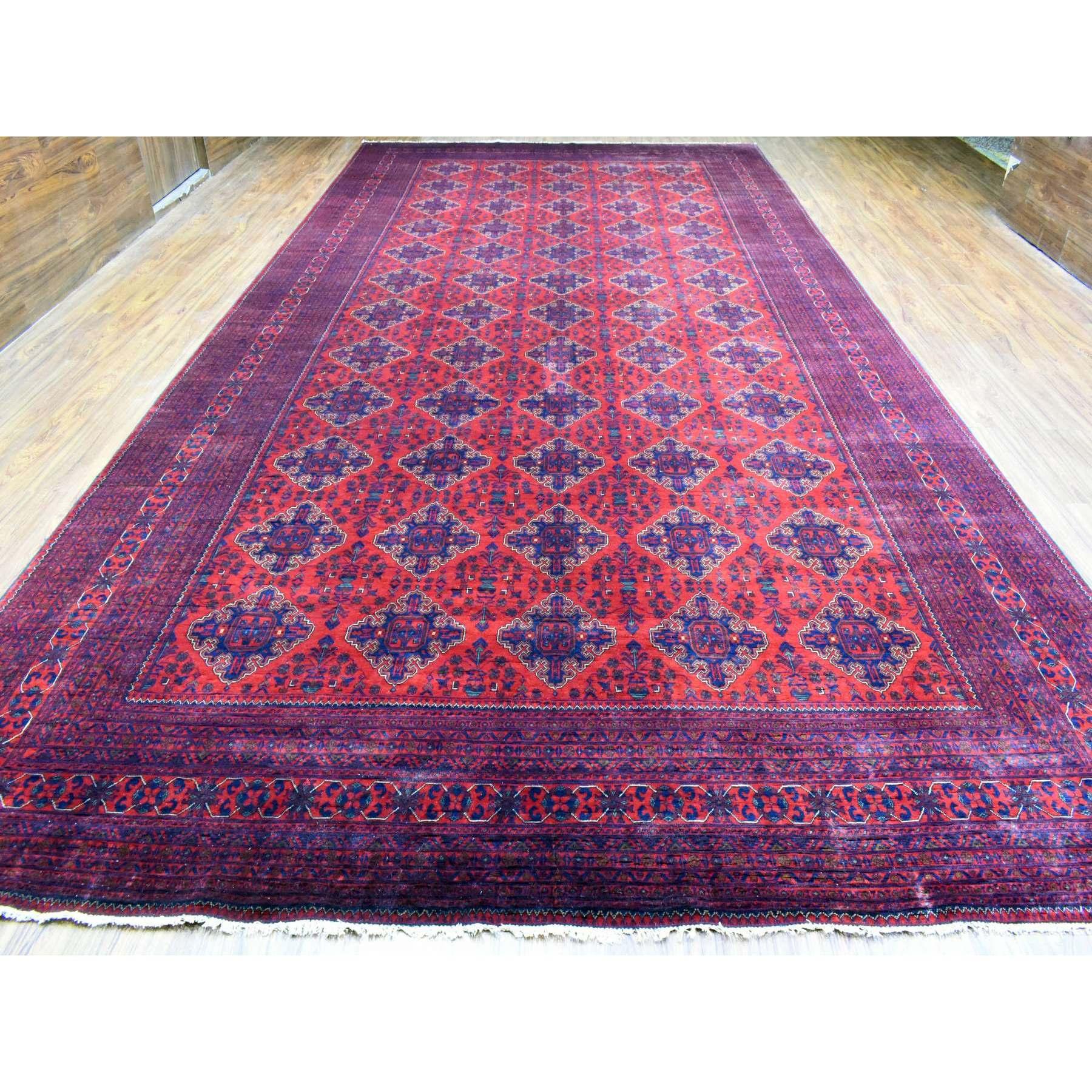Ce fabuleux tapis noué à la main a été créé et conçu pour une résistance et une durabilité accrues. Ce tapis a été fabriqué à la main pendant des semaines selon la méthode traditionnelle qui est utilisée pour faire des
Taille exacte du tapis en
