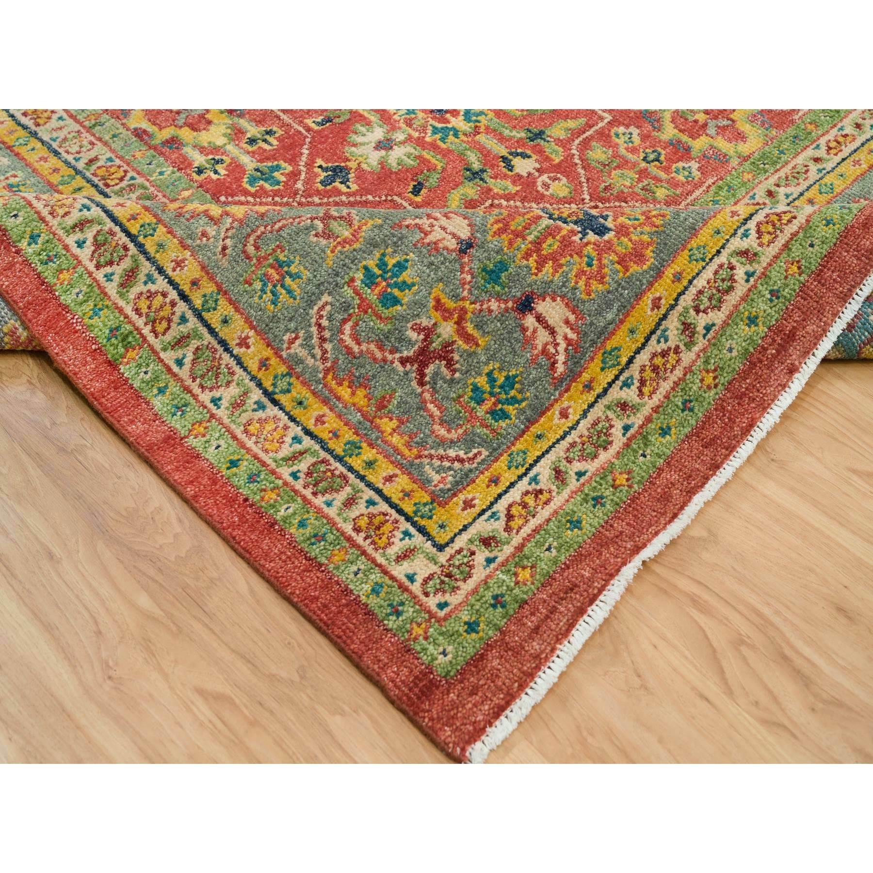 XXIe siècle et contemporain Tapis carré en laine douce rouge noué à la main d'un motif d'Oushak antique 14'0