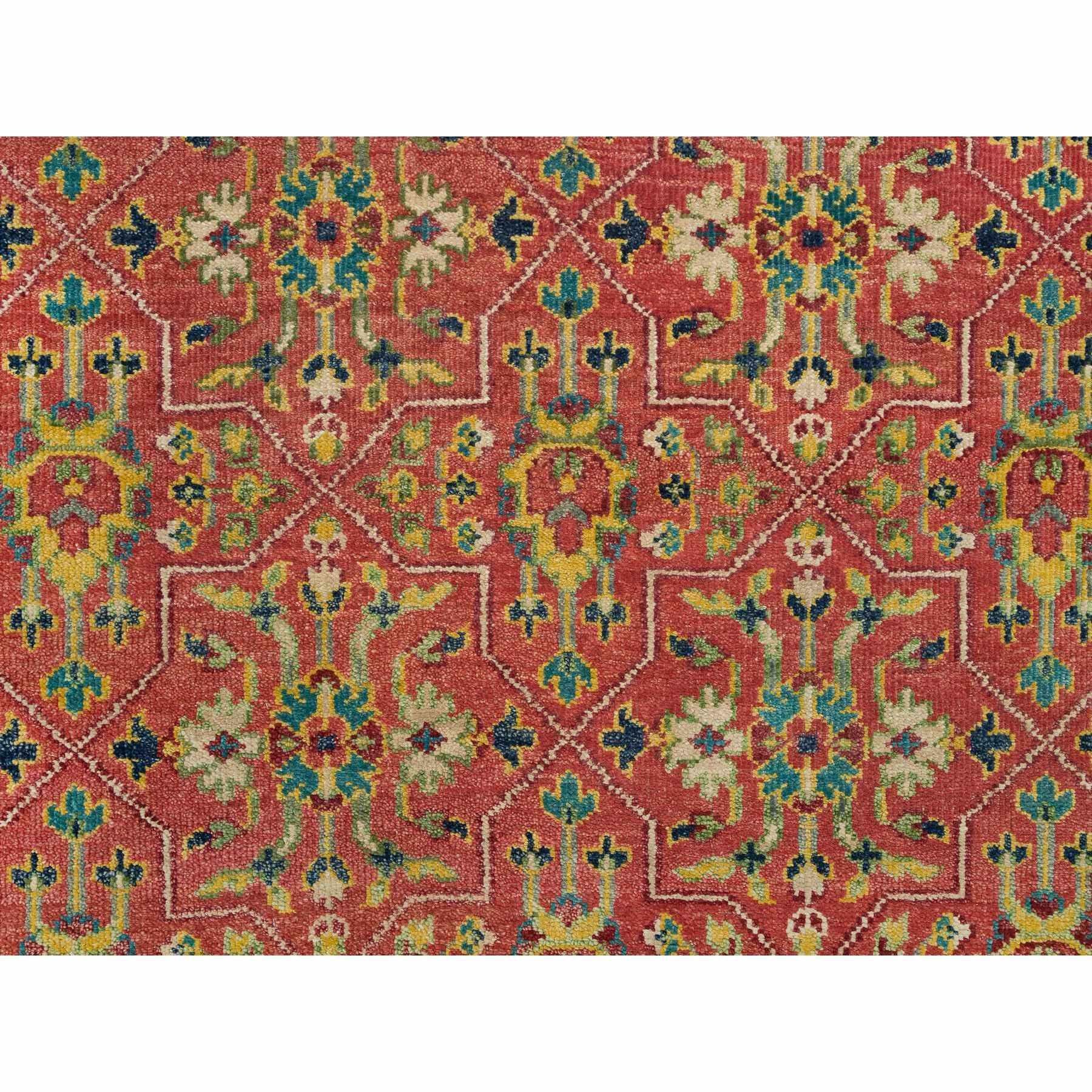 Tapis carré en laine douce rouge noué à la main d'un motif d'Oushak antique 14'0