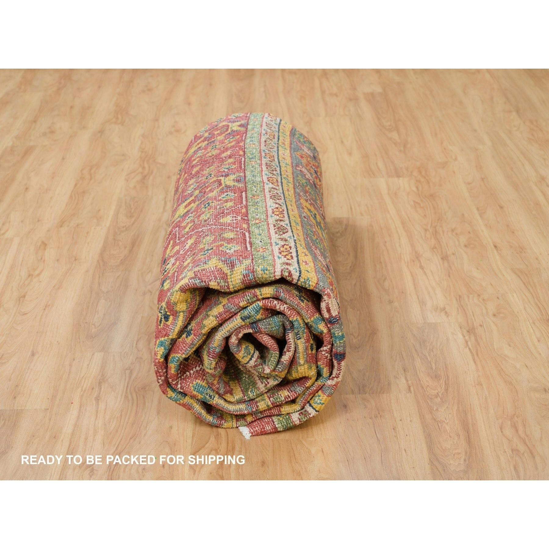 Tapis carré en laine douce rouge noué à la main d'un motif d'Oushak antique 14'0