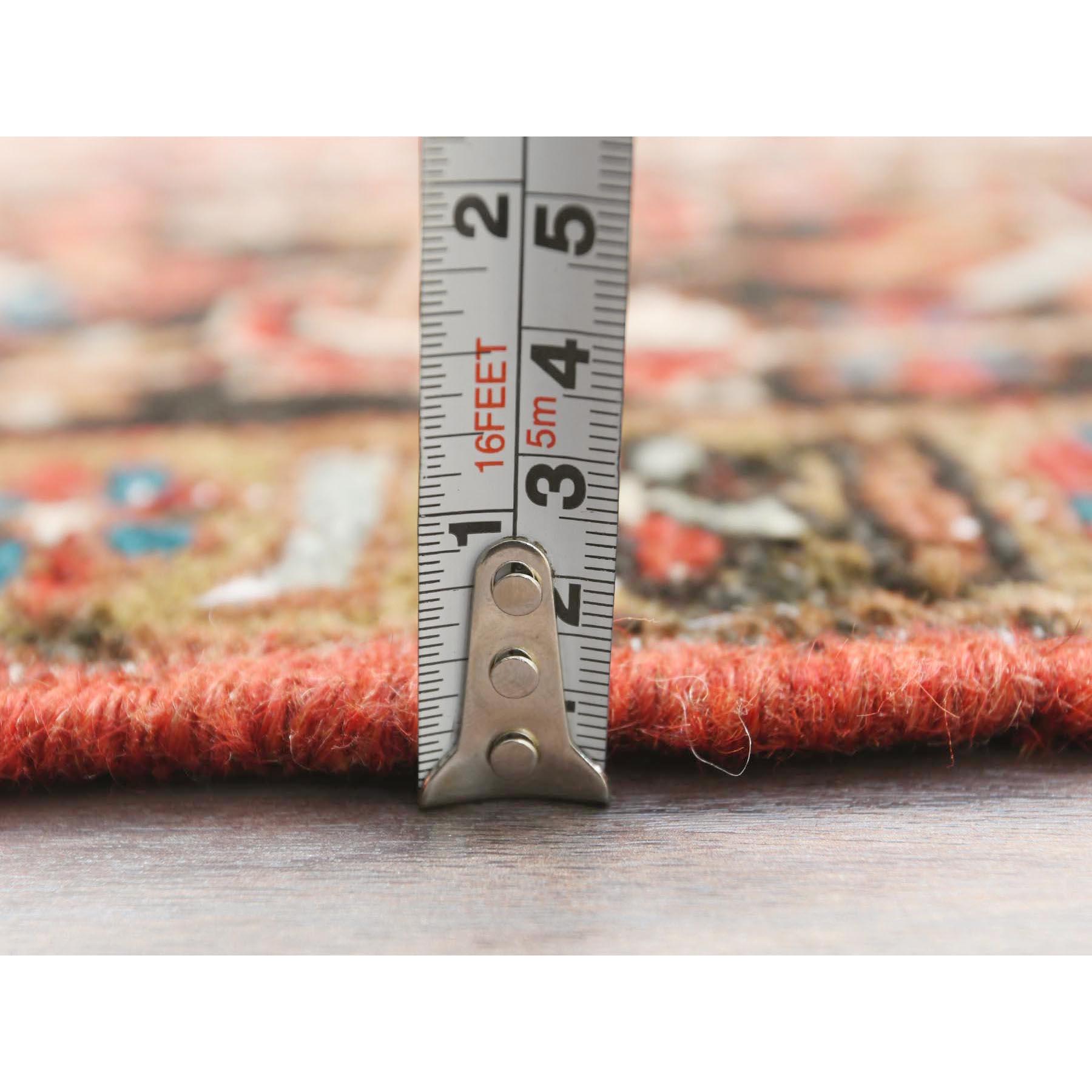 Tapis persan Heriz rouge noué à la main et nettoyé, vintage, porté avec un aspect rustique en vente 3