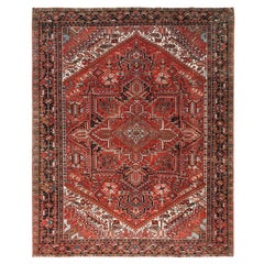 Tapis persan Heriz rouge noué à la main et nettoyé, vintage, porté avec un aspect rustique