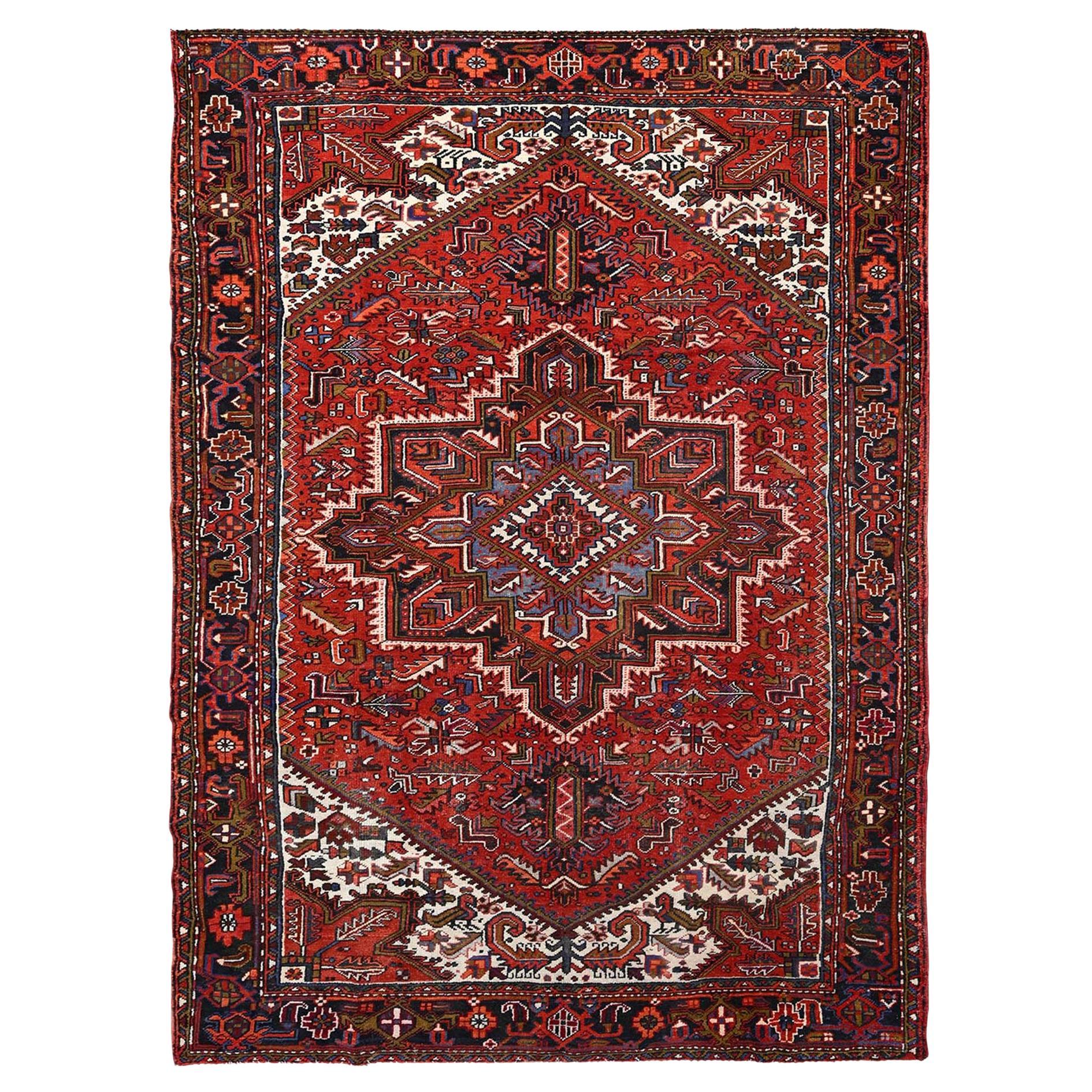 Grand tapis Heriz en laine rouge de style bohème ancien, noué à la main, à l'aspect rustique