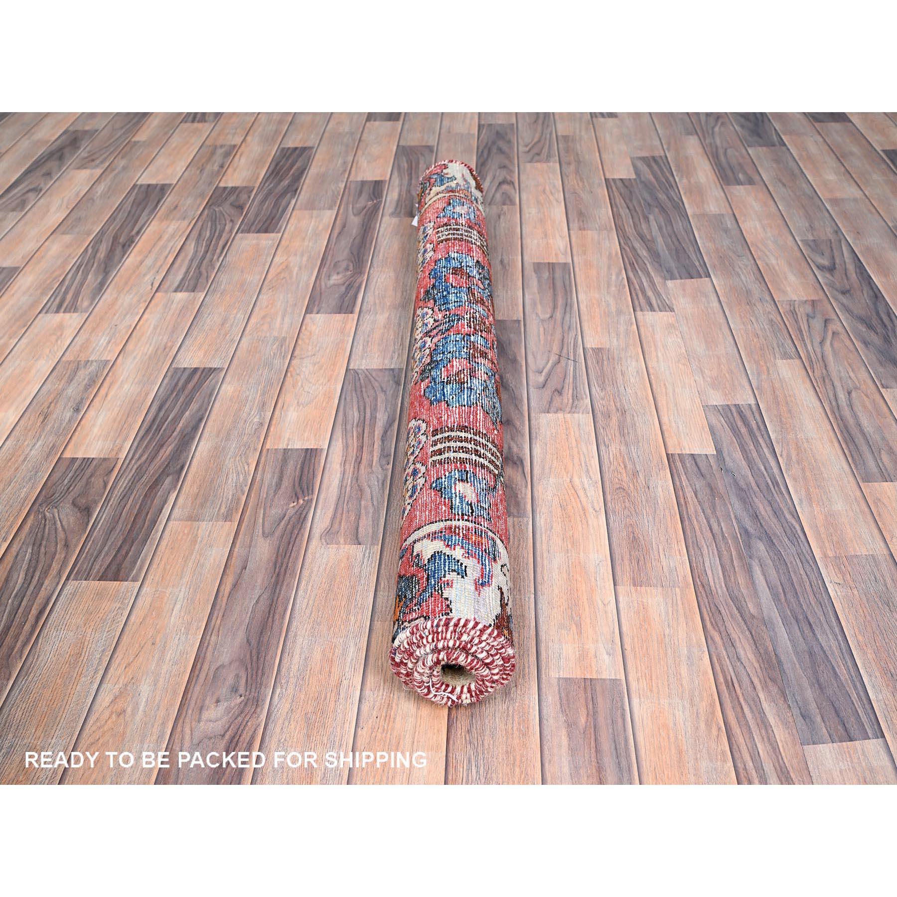 Roter handgeknüpfter alter persischer Bakhtiari-Teppich aus weicher Wolle, professionell gereinigt im Zustand „Hervorragend“ im Angebot in Carlstadt, NJ