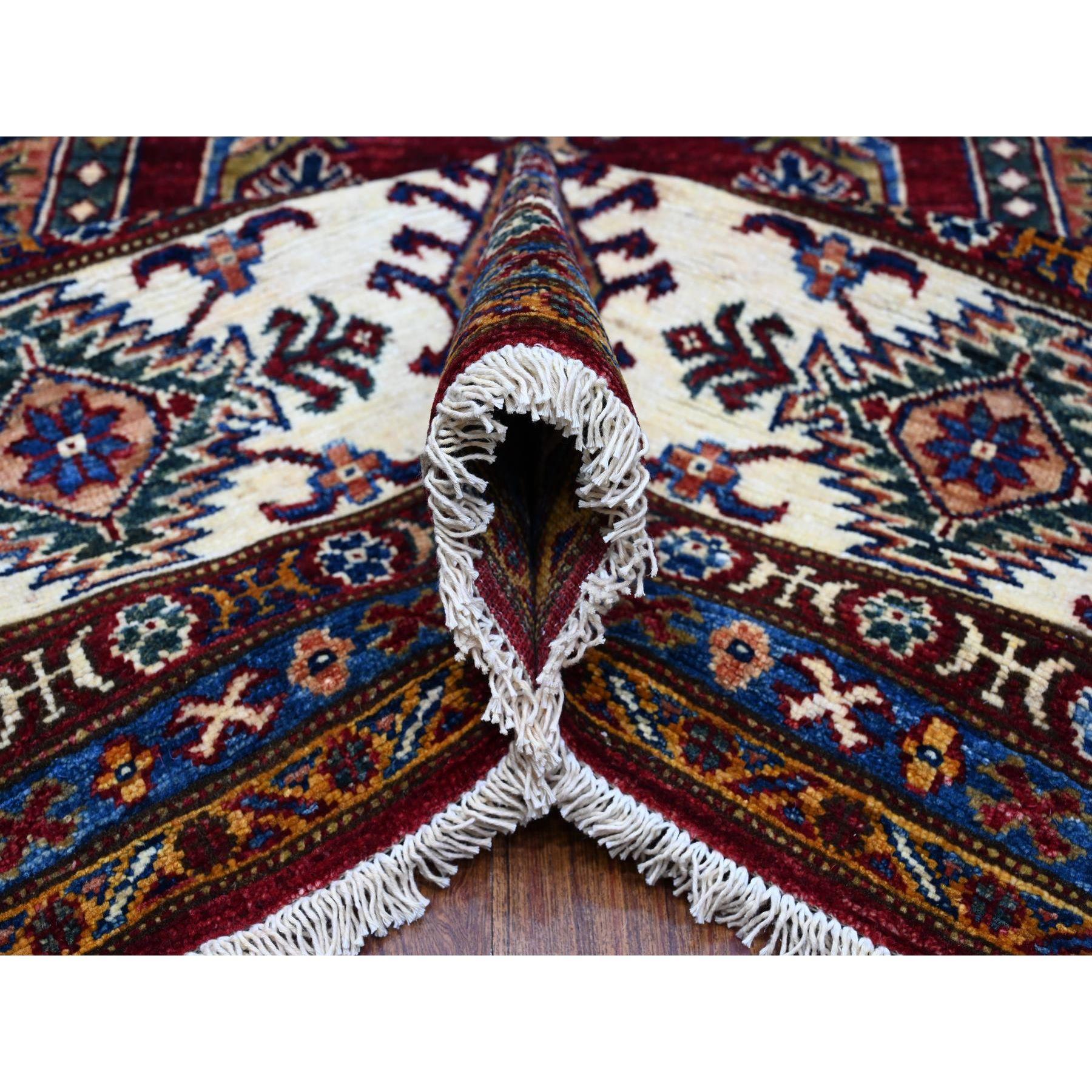 Noué à la main Tapis d'Orient rouge noué à la main avec de superbes motifs en laine pure 8'1