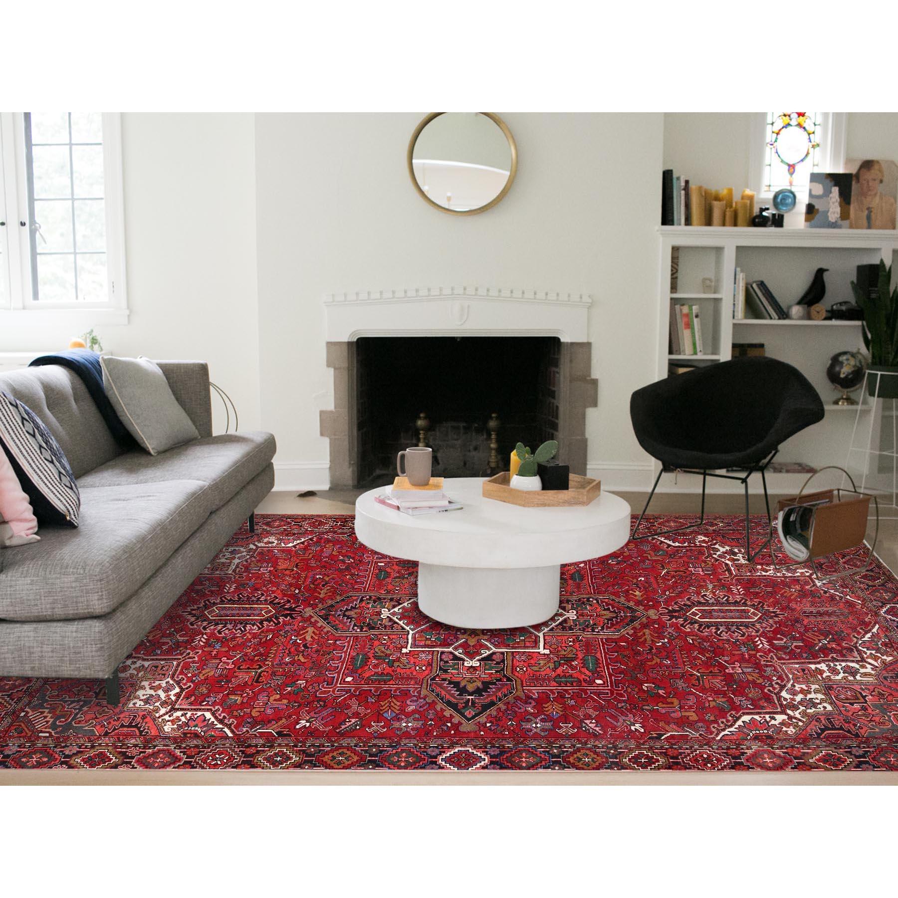 Ce fabuleux tapis noué à la main a été créé et conçu pour une résistance et une durabilité accrues. Ce tapis a été fabriqué à la main pendant des semaines selon la méthode traditionnelle qui est utilisée pour faire des
Taille exacte du tapis en