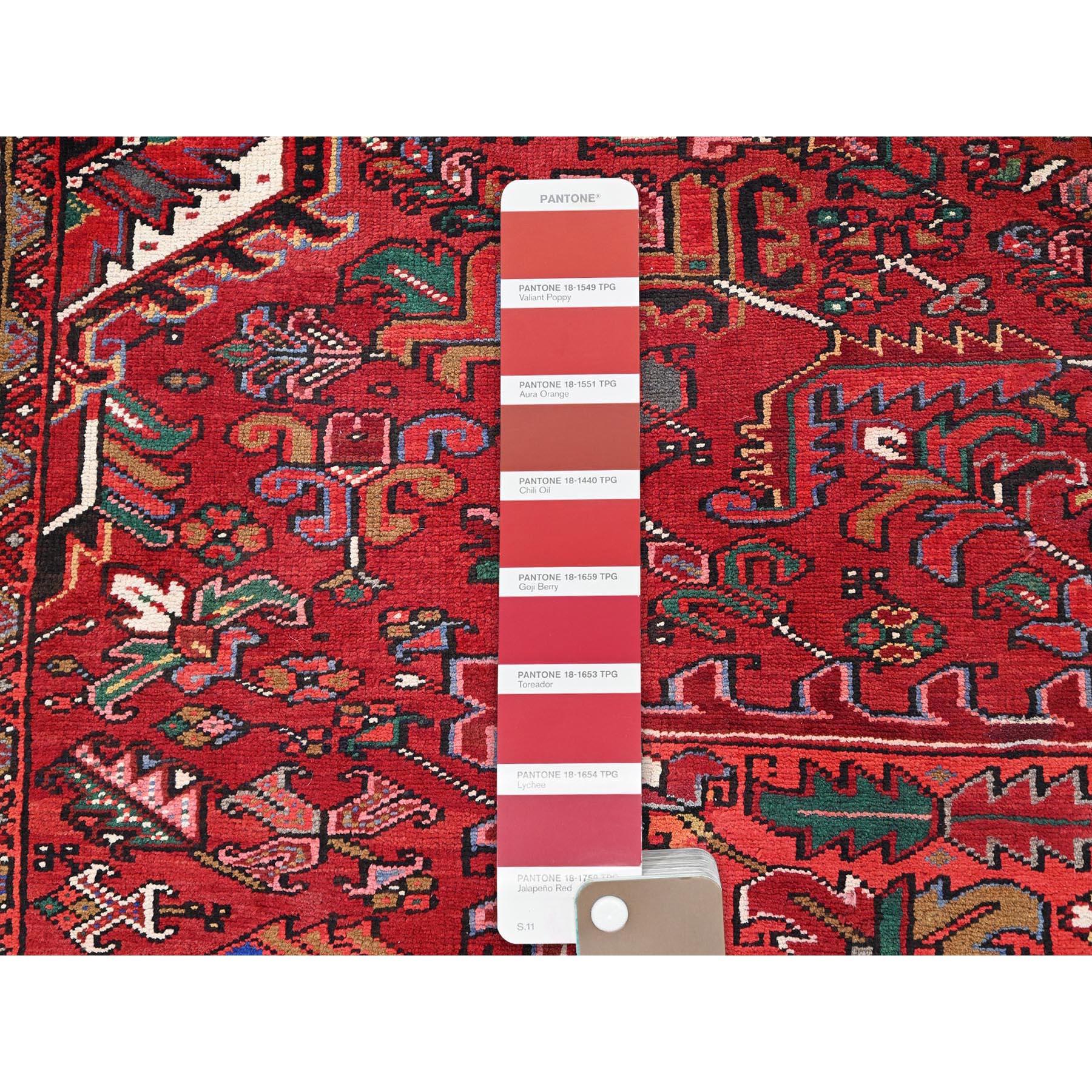 Laine Tapis vintage persan Heriz en pure laine rouge, noué à la main, style rustique en vente
