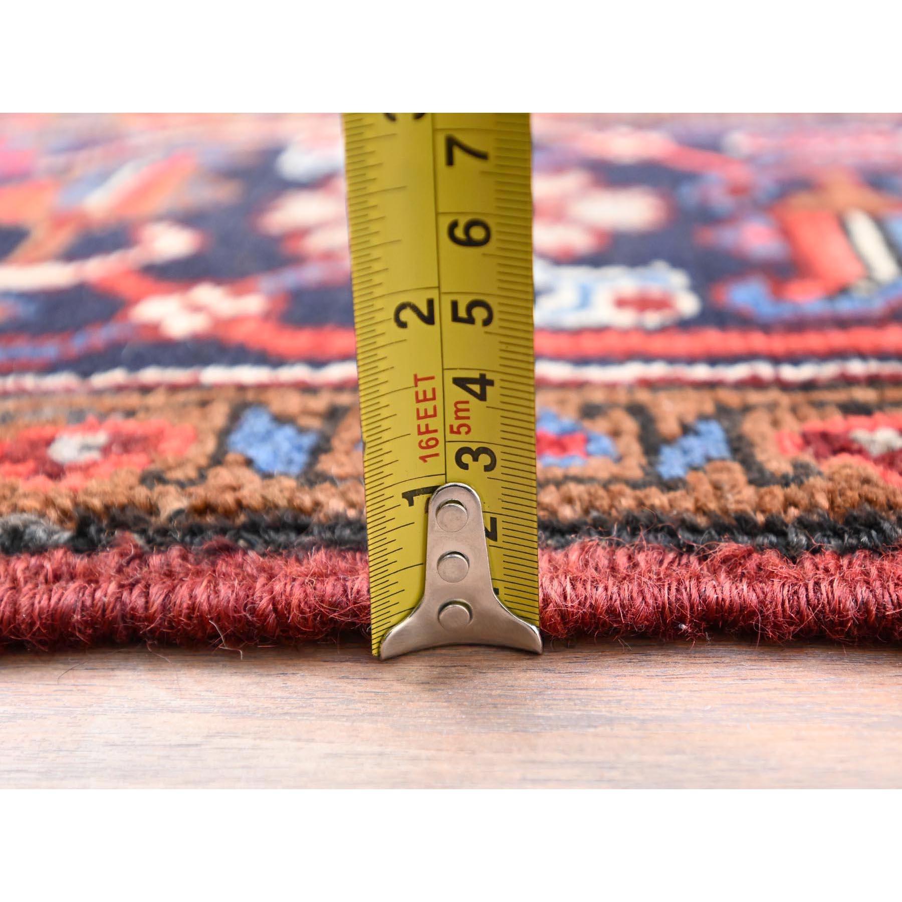 Tapis en laine rouge vintage persan Heriz à motif géométrique et look rustique noué à la main en vente 3