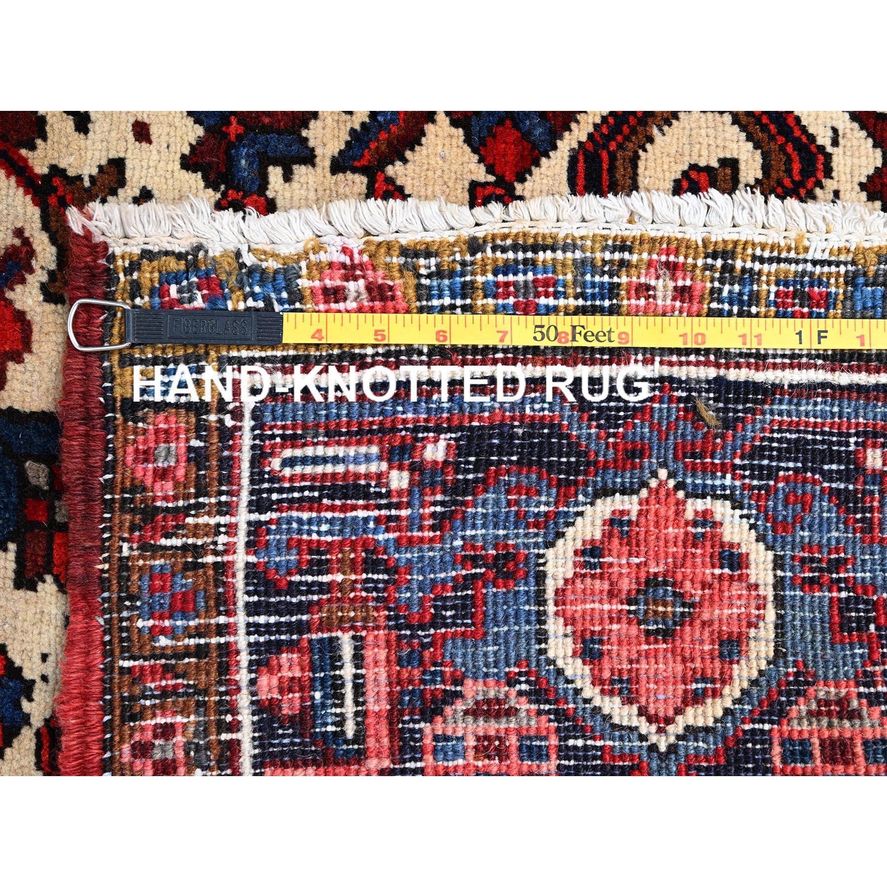 Tapis en laine rouge vintage persan Heriz à motif géométrique et look rustique noué à la main en vente 4