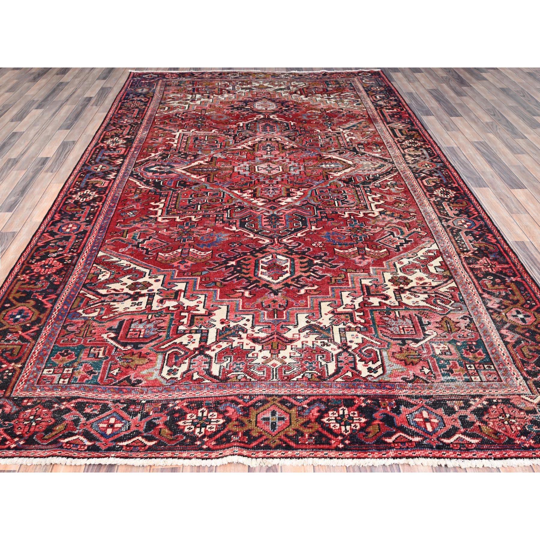 Médiéval Tapis persan Heriz Abrash vintage, noué à la main, rouge, ton bijou en vente