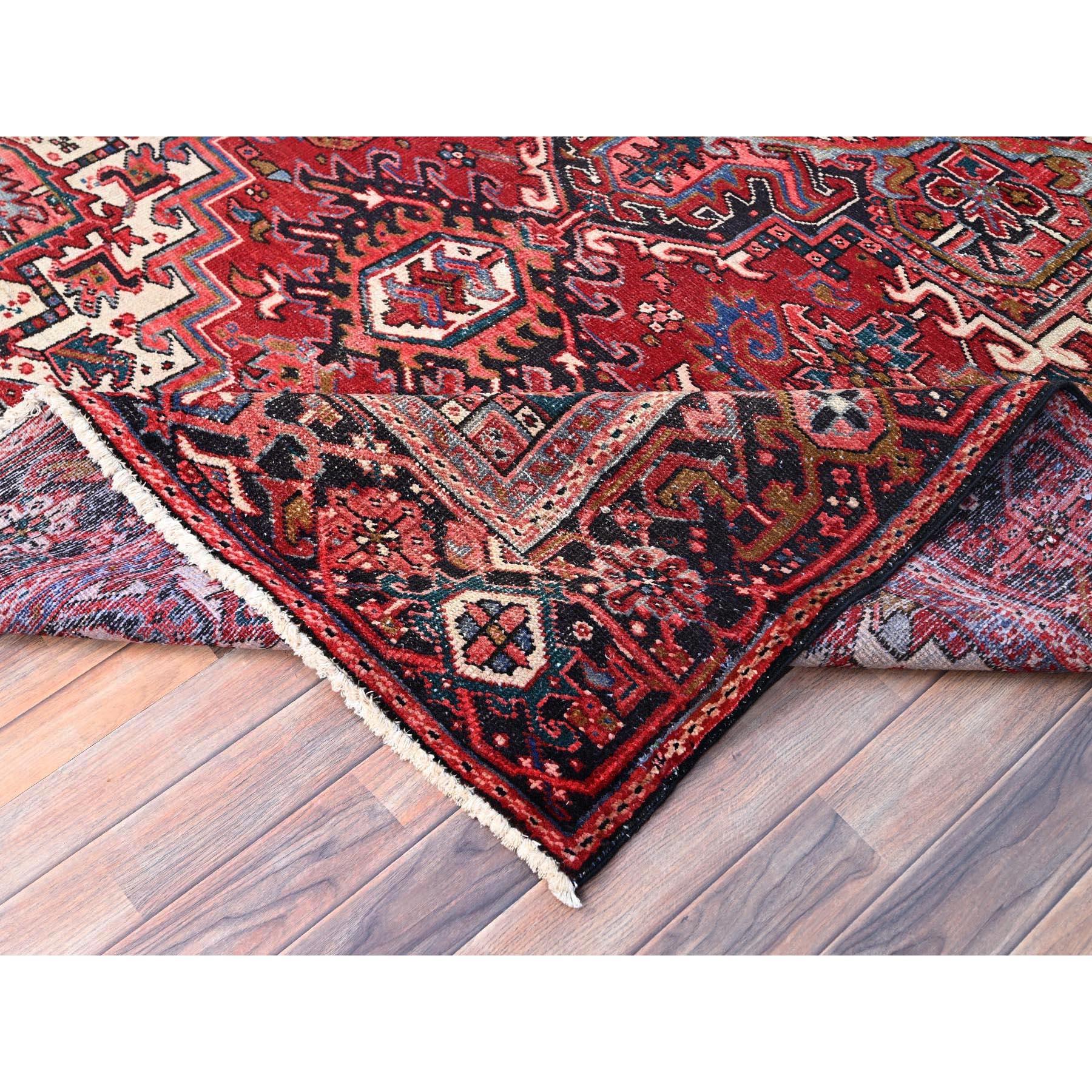 Milieu du XXe siècle Tapis persan Heriz Abrash vintage, noué à la main, rouge, ton bijou en vente