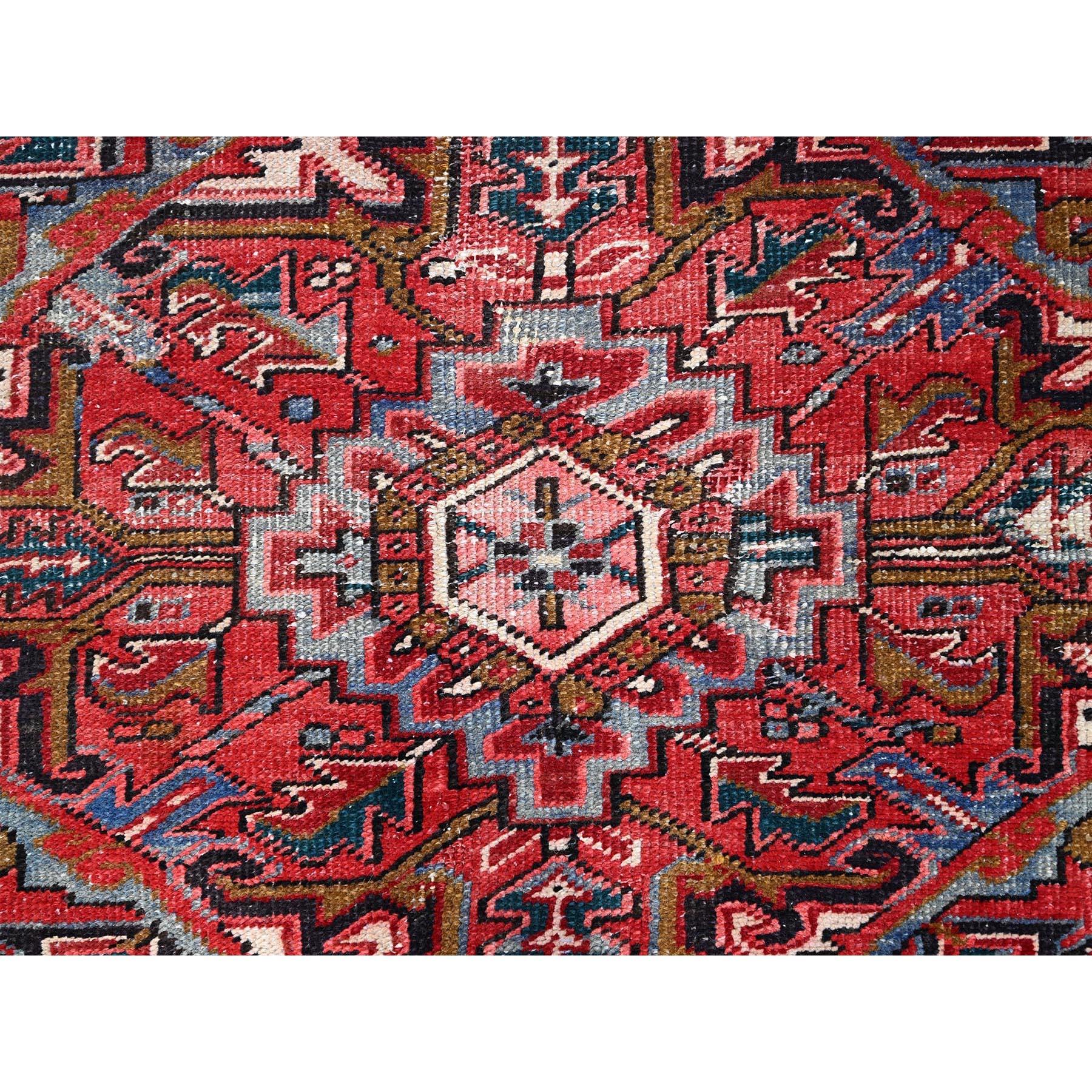 Tapis persan Heriz Abrash vintage, noué à la main, rouge, ton bijou en vente 1