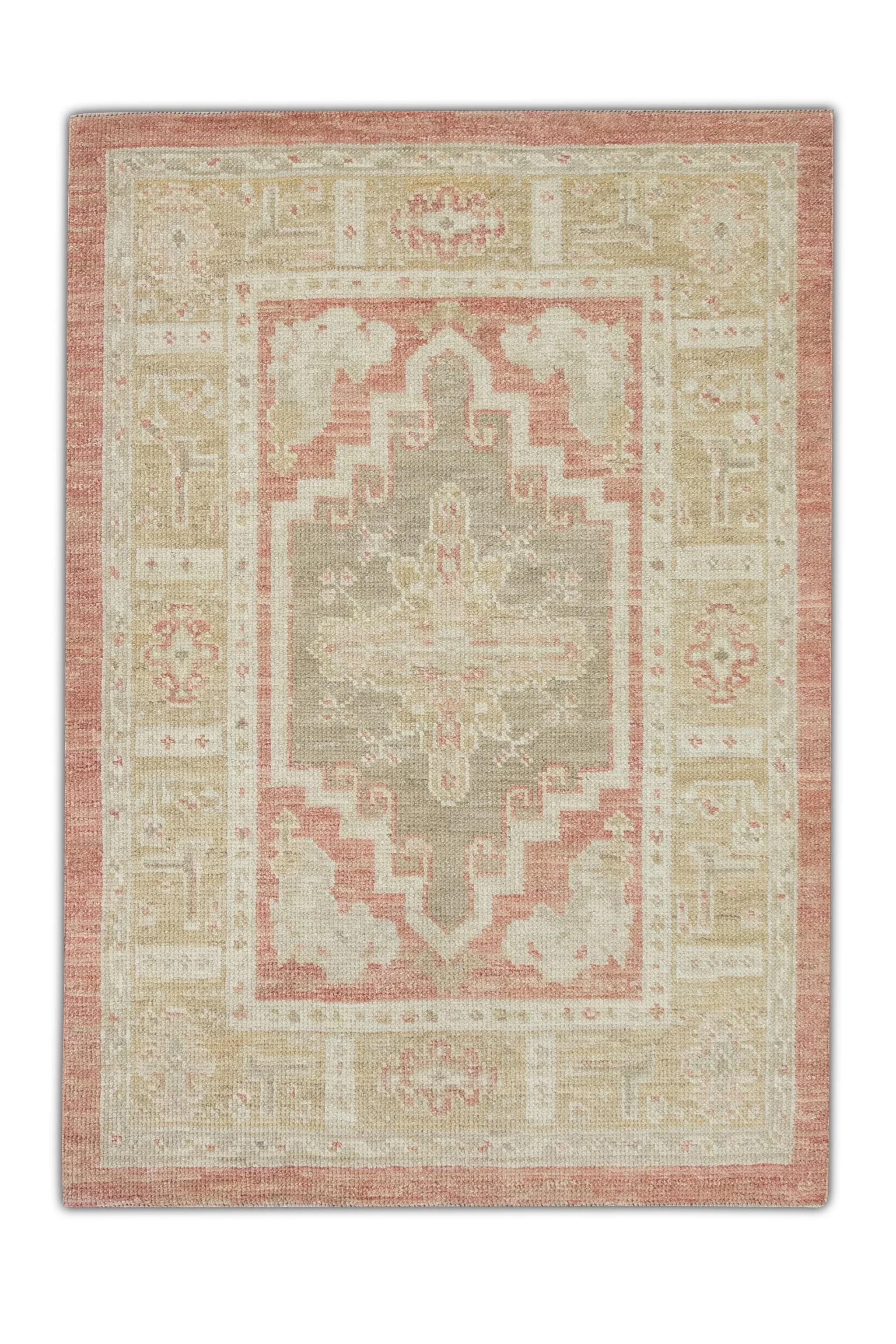 Roter handgewebter türkischer Oushak-Teppich aus Wolle mit Medaillon-Design 2'11