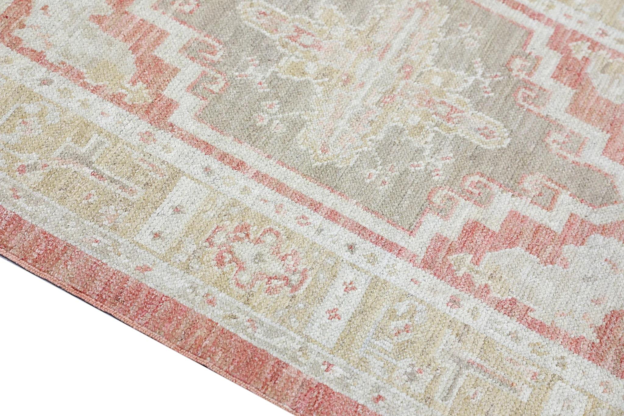 Roter handgewebter türkischer Oushak-Teppich aus Wolle mit Medaillon-Design 2'11