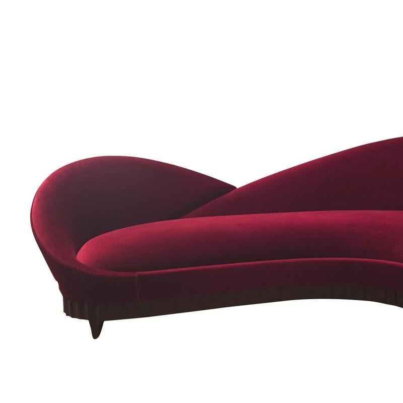 Sofa red heart with structure in solid mate varnished mahogany
wood. Upholstered and covered with high quality red velvet fabric.
Also available with other fabric on request.
