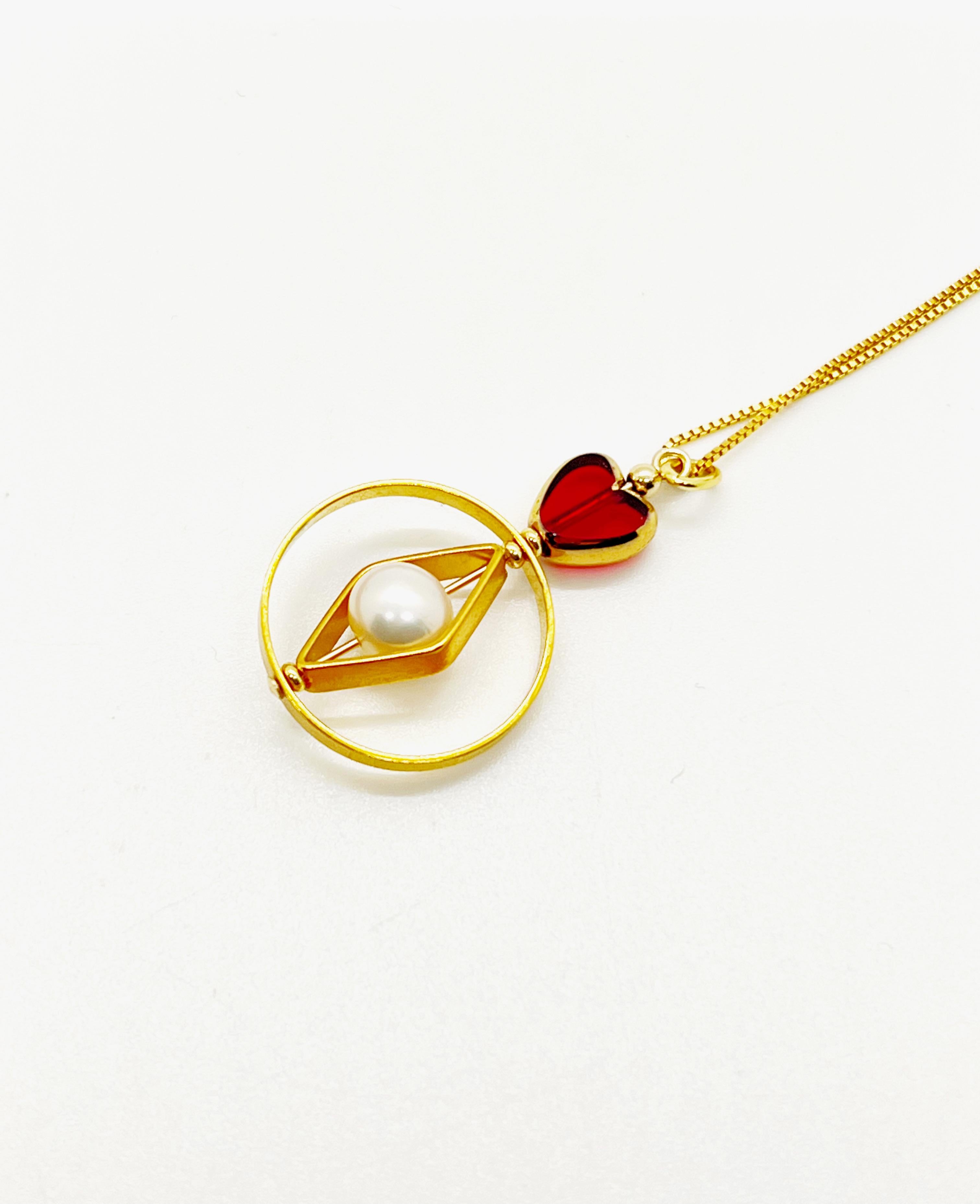Geometrische Halskette Rotes Herz x Perle (Zeitgenössisch) im Angebot