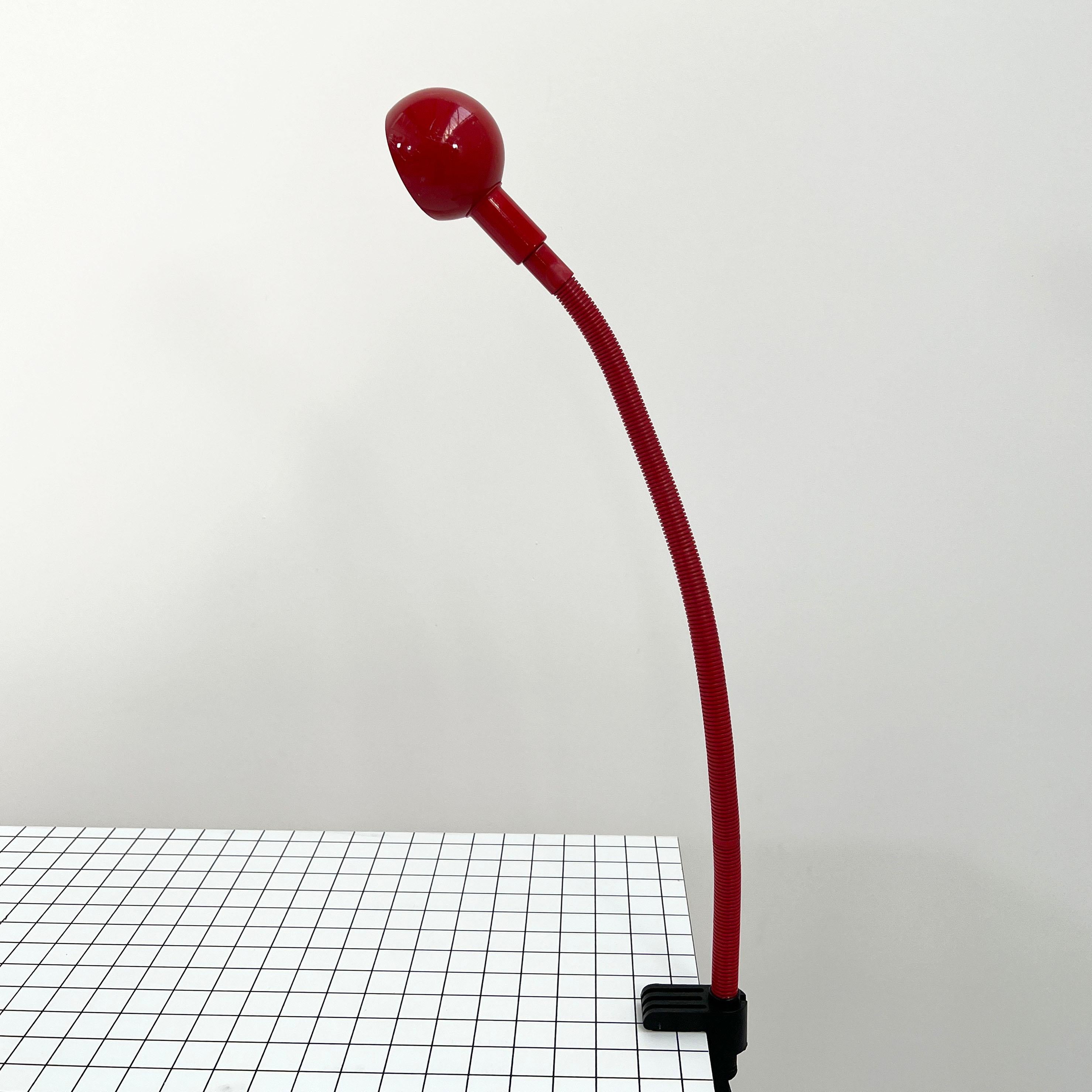 Red Hebi Desk Lamp by Isao Hosoe for Valenti, 1970s In Good Condition In Ixelles, Bruxelles